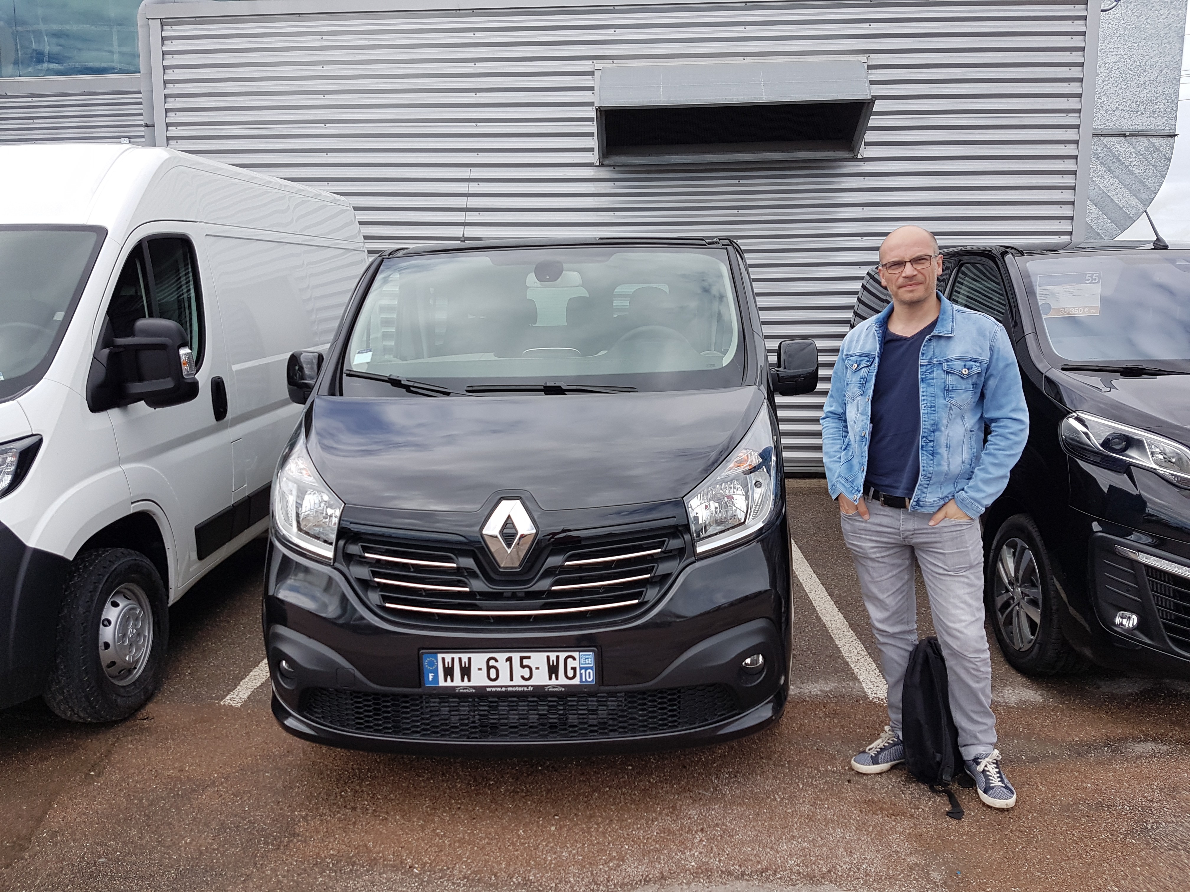 Avis-mandataire-auto-Emotors-Renault-Trafic-combi-Grand-intens-dci-125-energy-8places-plus-portes-180.