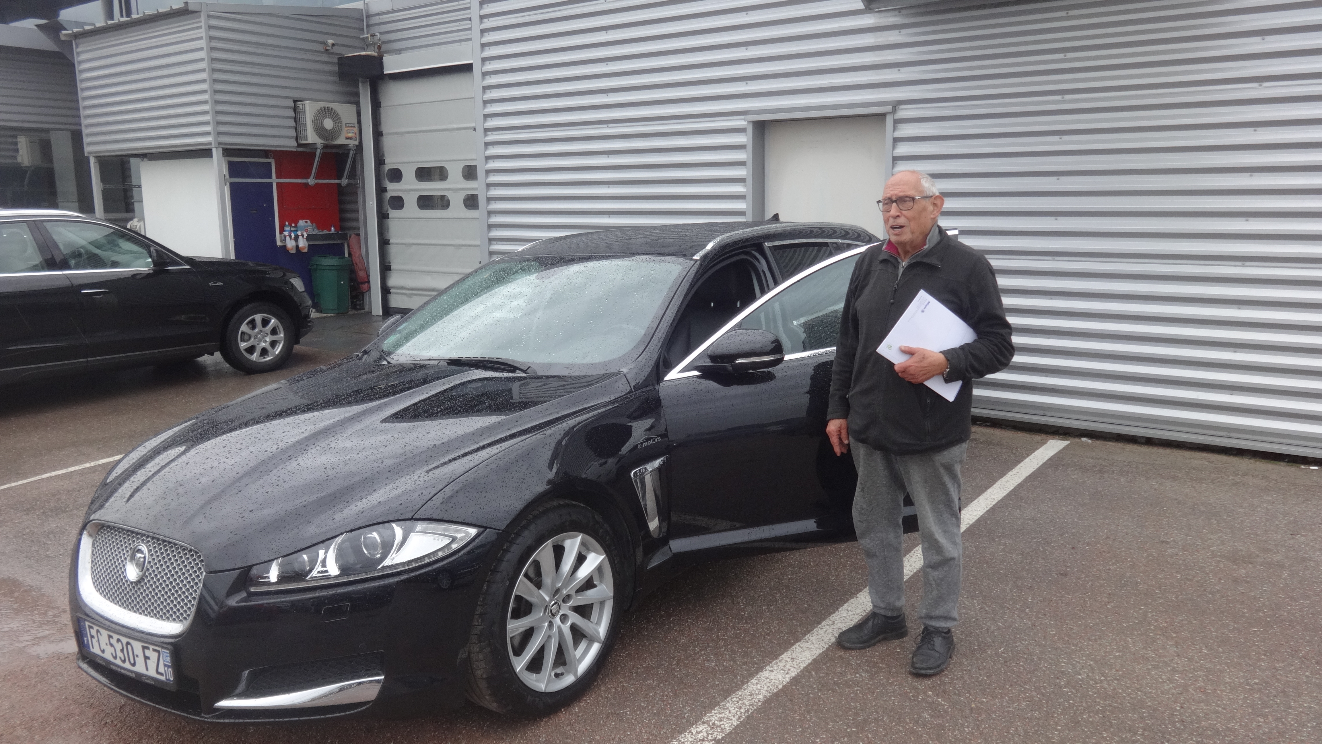 Avis-mandataire-auto-Emotors-Jaguar-Xf-sportbrake-Luxe-premium-d-200-automatique-plus-toit-ouvrant.