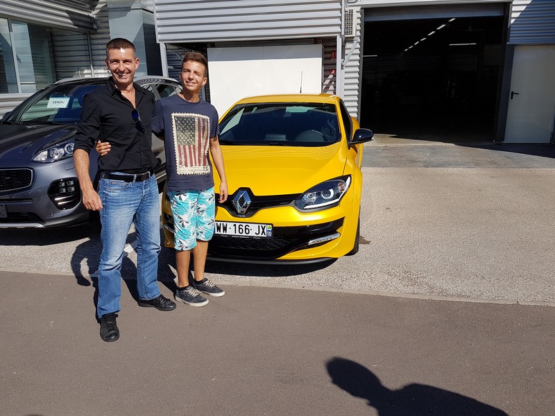 Avis-mandataire-auto-Emotors-Renault-Megane-iii-coupe-M-gane-iii-coup-rs-2-0-275-s-s-plus-pack-cup-recaro.