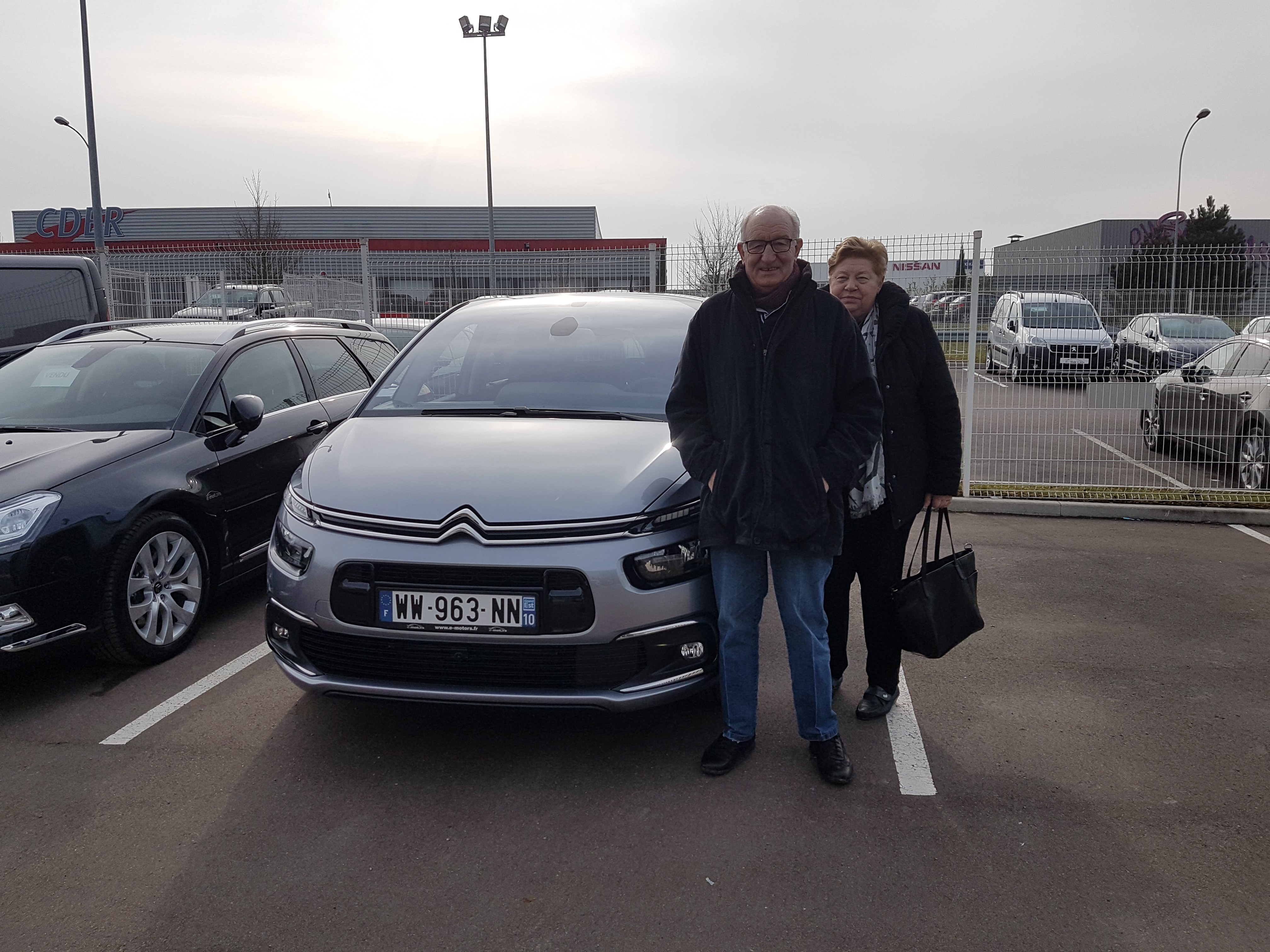 Avis-mandataire-auto-Emotors-Citroen-C4-picasso-Shine-bluehdi-120-s-s-eat6.