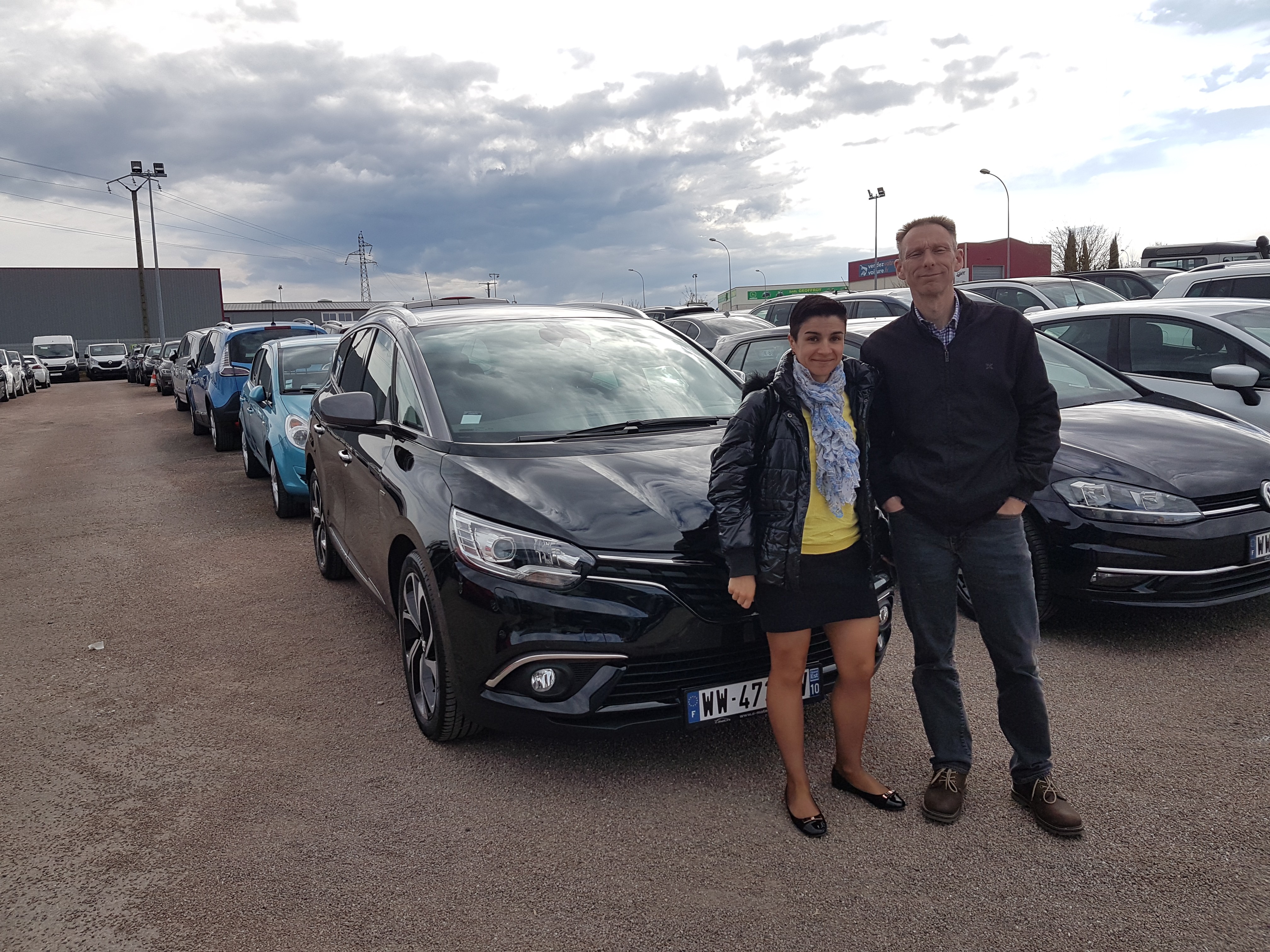 Avis-mandataire-auto-Emotors-Renault-Grand-scenic-Grand-sc-nic-intens-tce-165-energy-edc-5places-plus-bose.