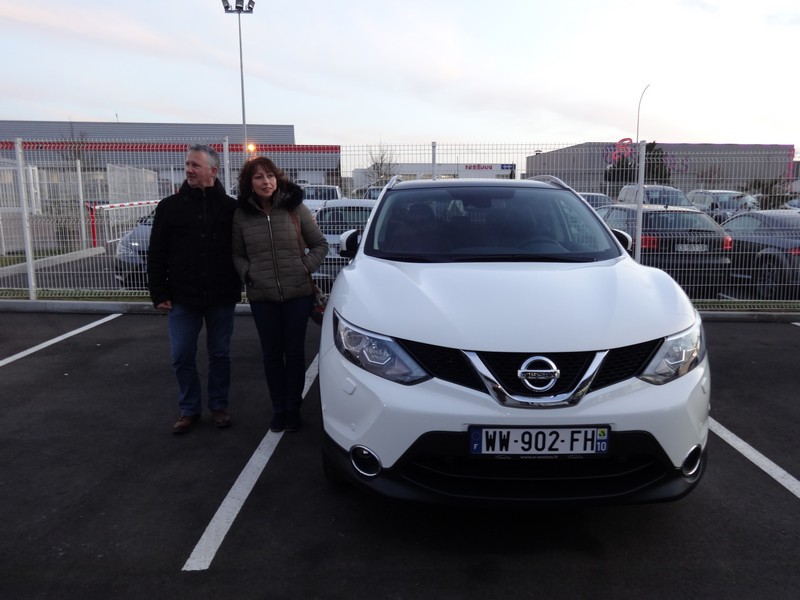 Avis-mandataire-auto-Emotors--Nissan-qashqai-tekna-dci-130-4x2-plus-toit-vitr-.