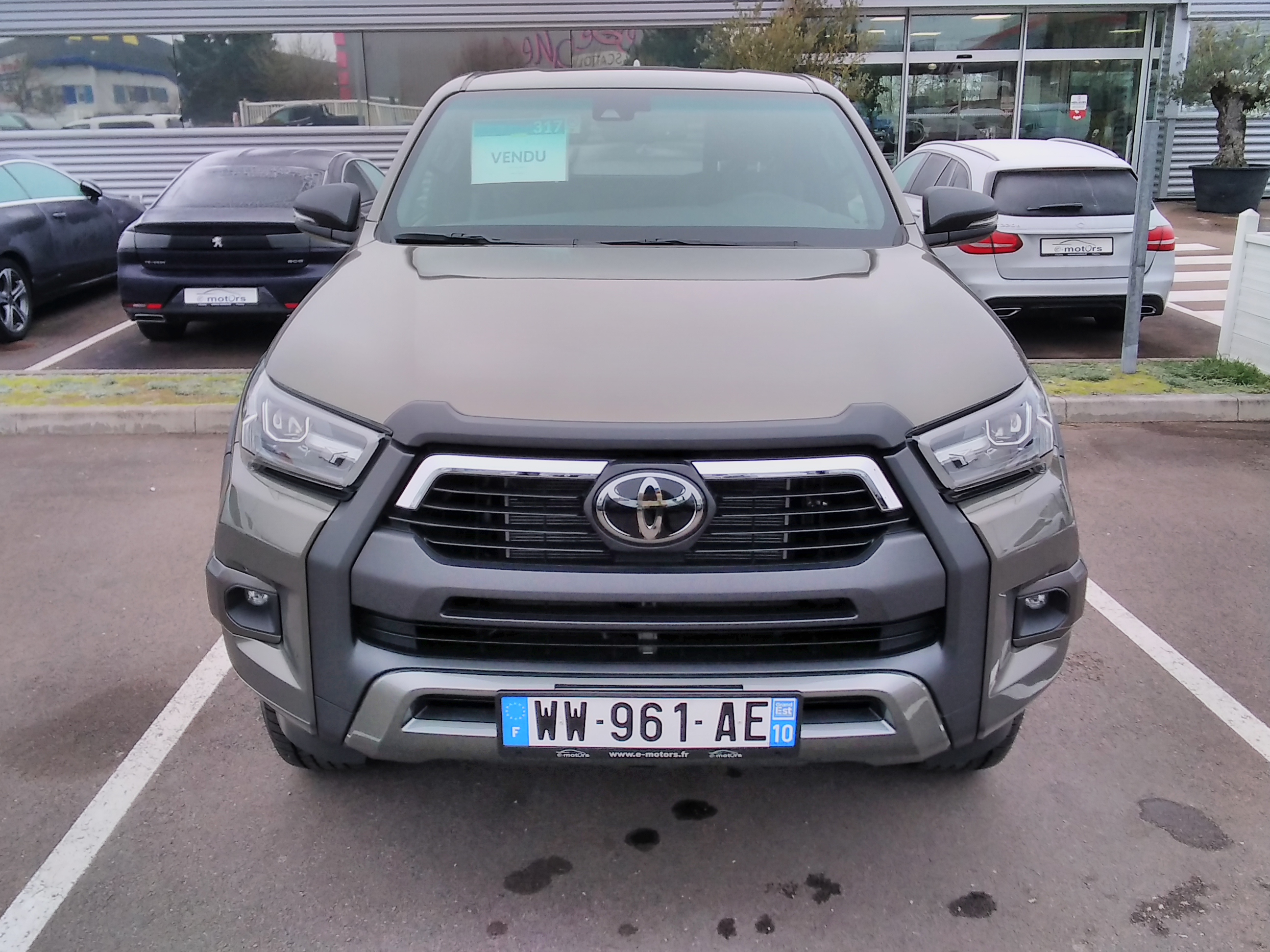 Avis-mandataire-auto-Emotors-Toyota-Hilux-x-tra-cabine-4wd-2-4l-150-d-4d-bva-invincible.
