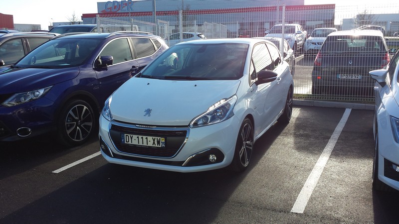 Avis-mandataire-auto-Emotors--Peugeot-208-gt-line-bluehdi-120-3p-plus-navigation-.