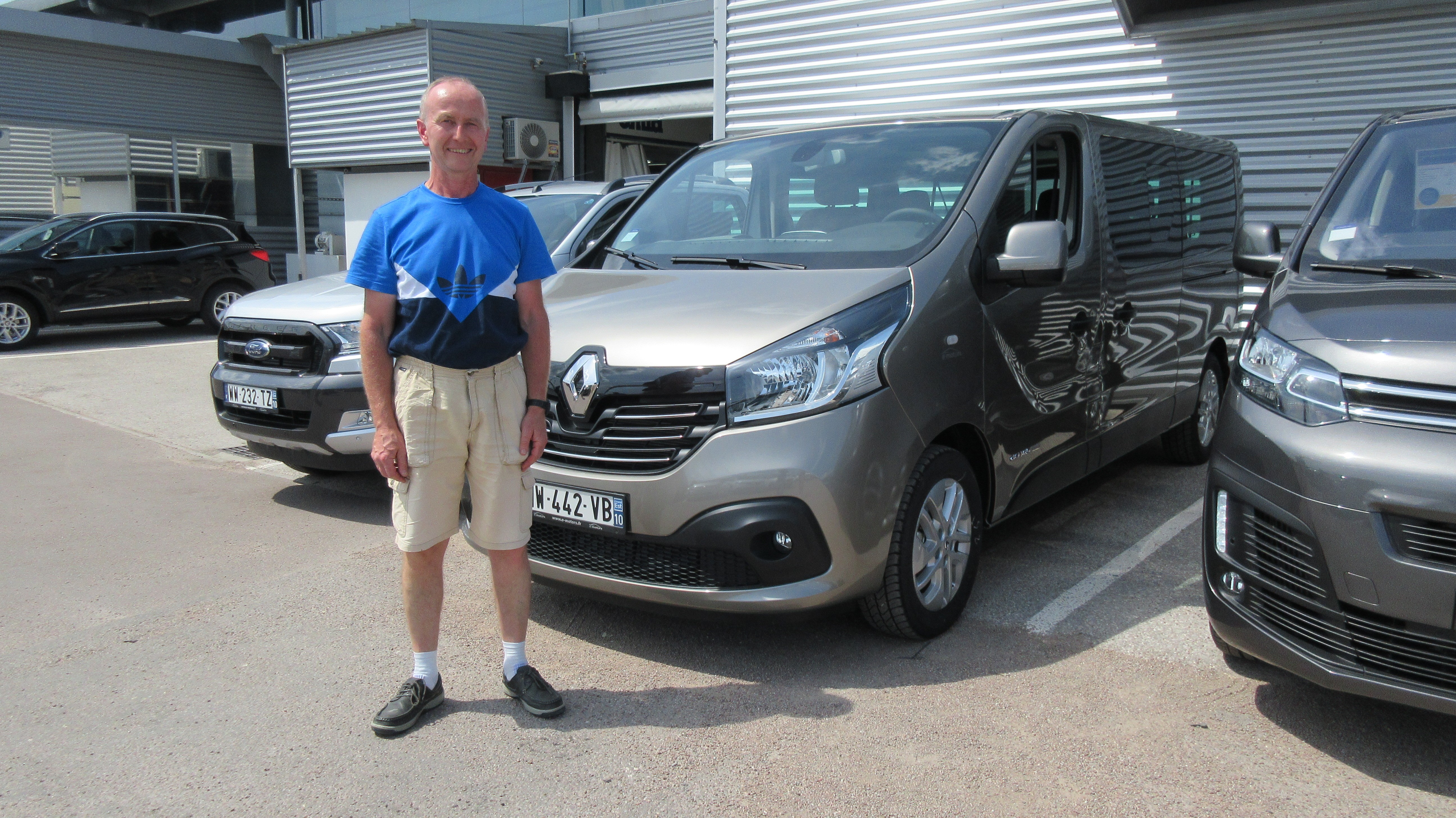 Avis-mandataire-auto-Emotors-Renault-Trafic-combi-Grand-intens-dci-145-energy-8places-plus-portes-180.