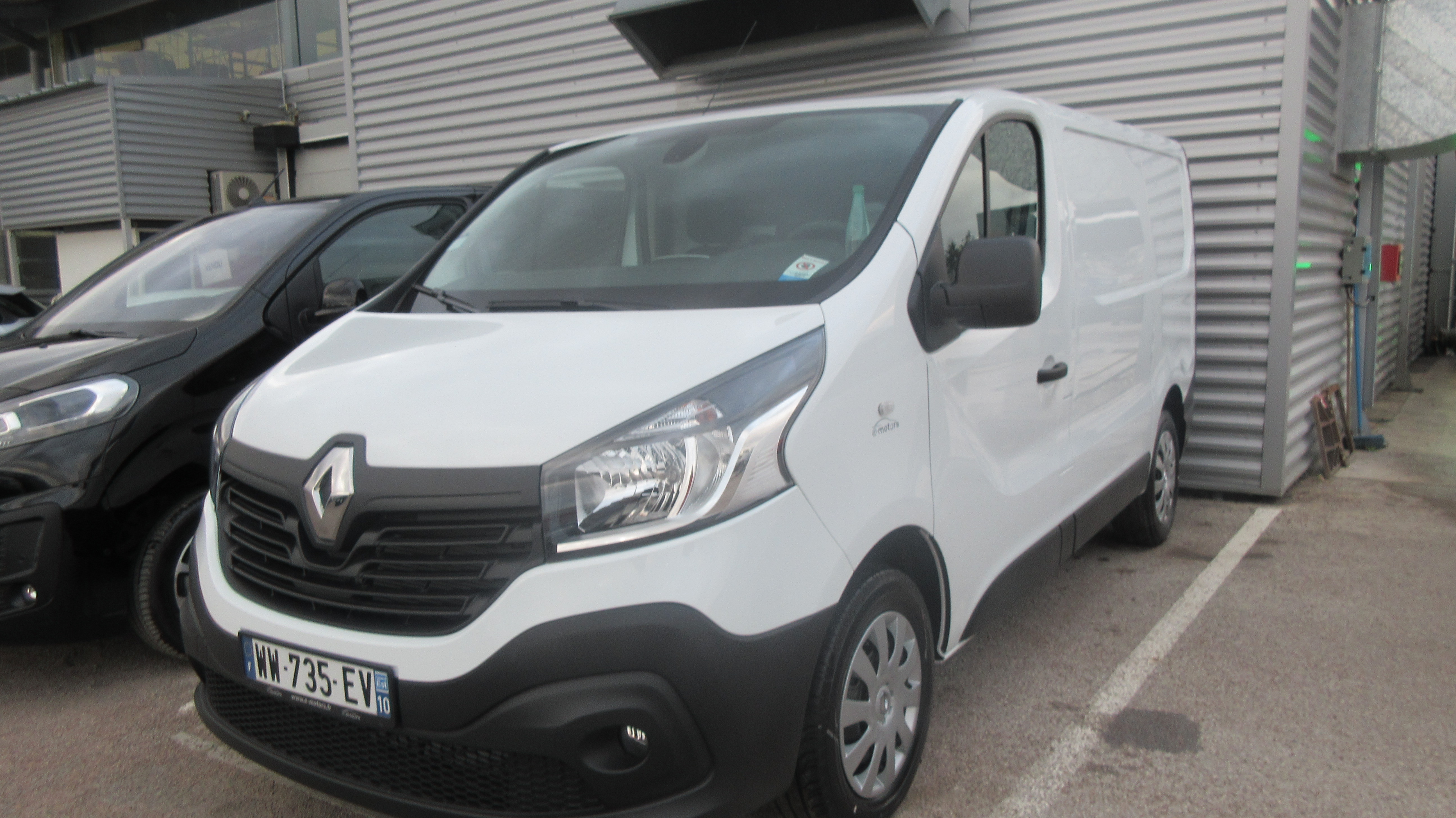 Avis-mandataire-auto-Emotors-Renault-Trafic-fourgon-Grand-confort-l1h1-3-0t-dci-120-plus-gps.
