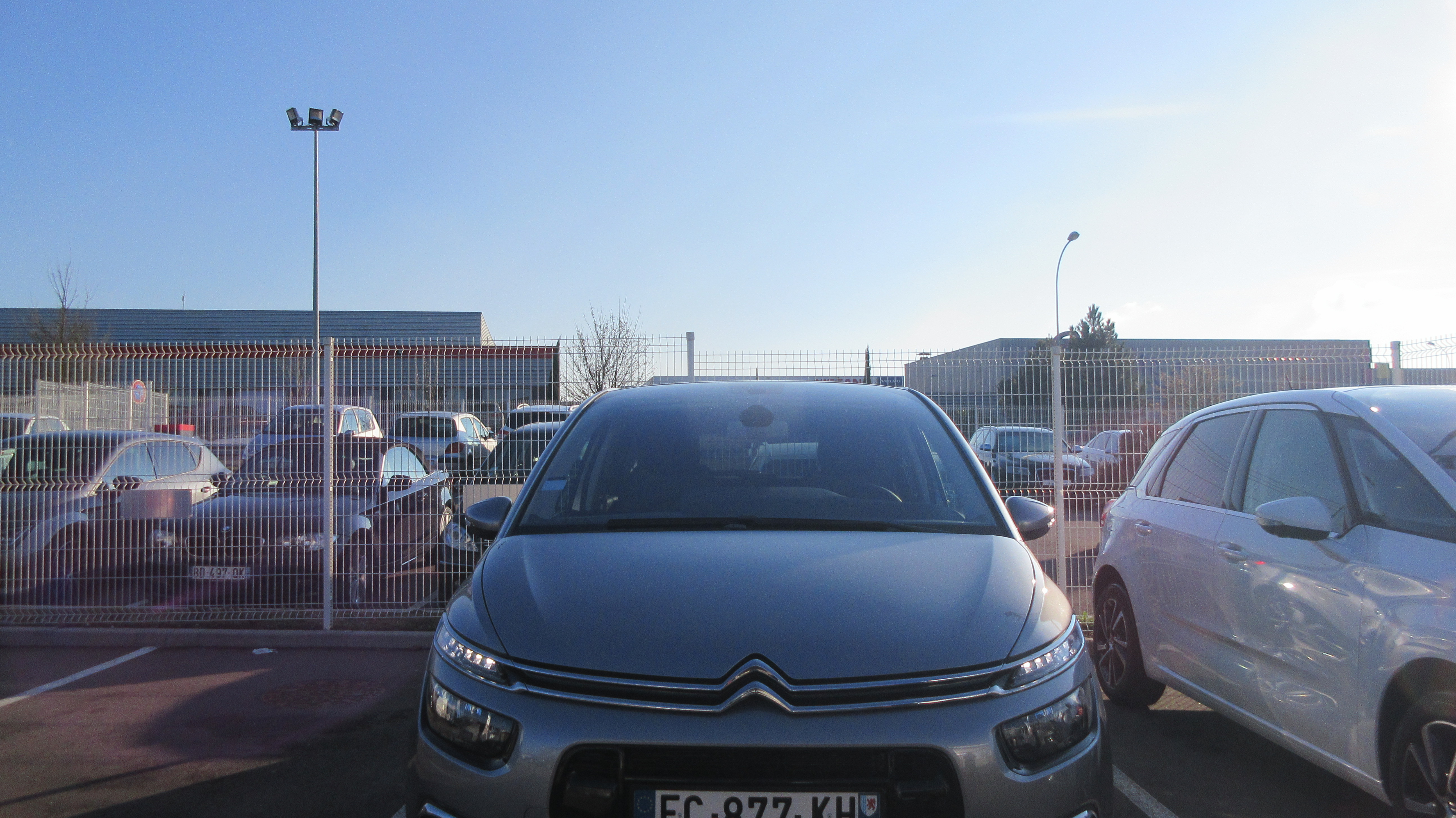 Avis-mandataire-auto-Emotors-Citroen-C4-spacetourer-Feel-bluehdi-130-s-s-plus-cam-ra-jantes-17.