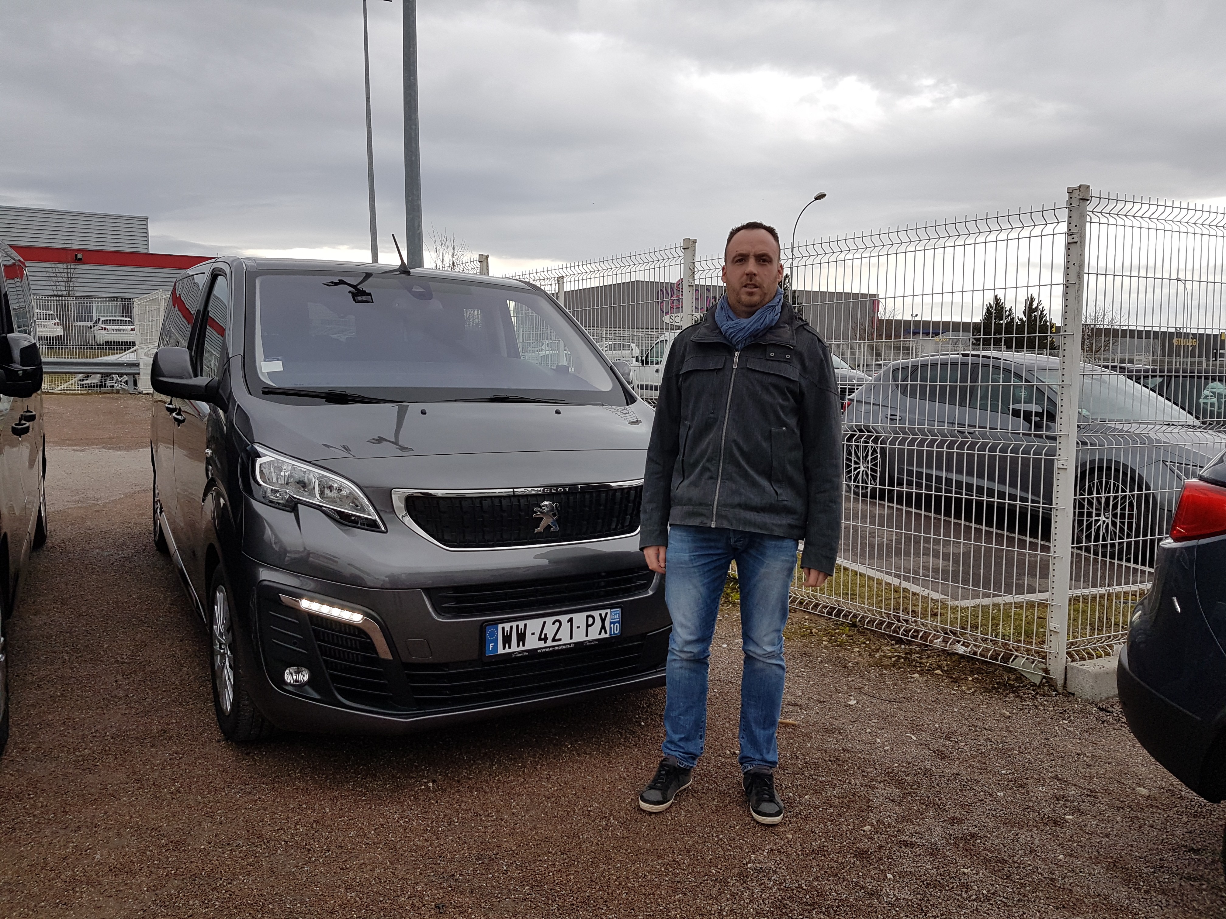 Avis-mandataire-auto-Emotors-Peugeot-Traveller-Standard-2-0-bluehdi-150ch-s-s-bvm6-active-8-places.