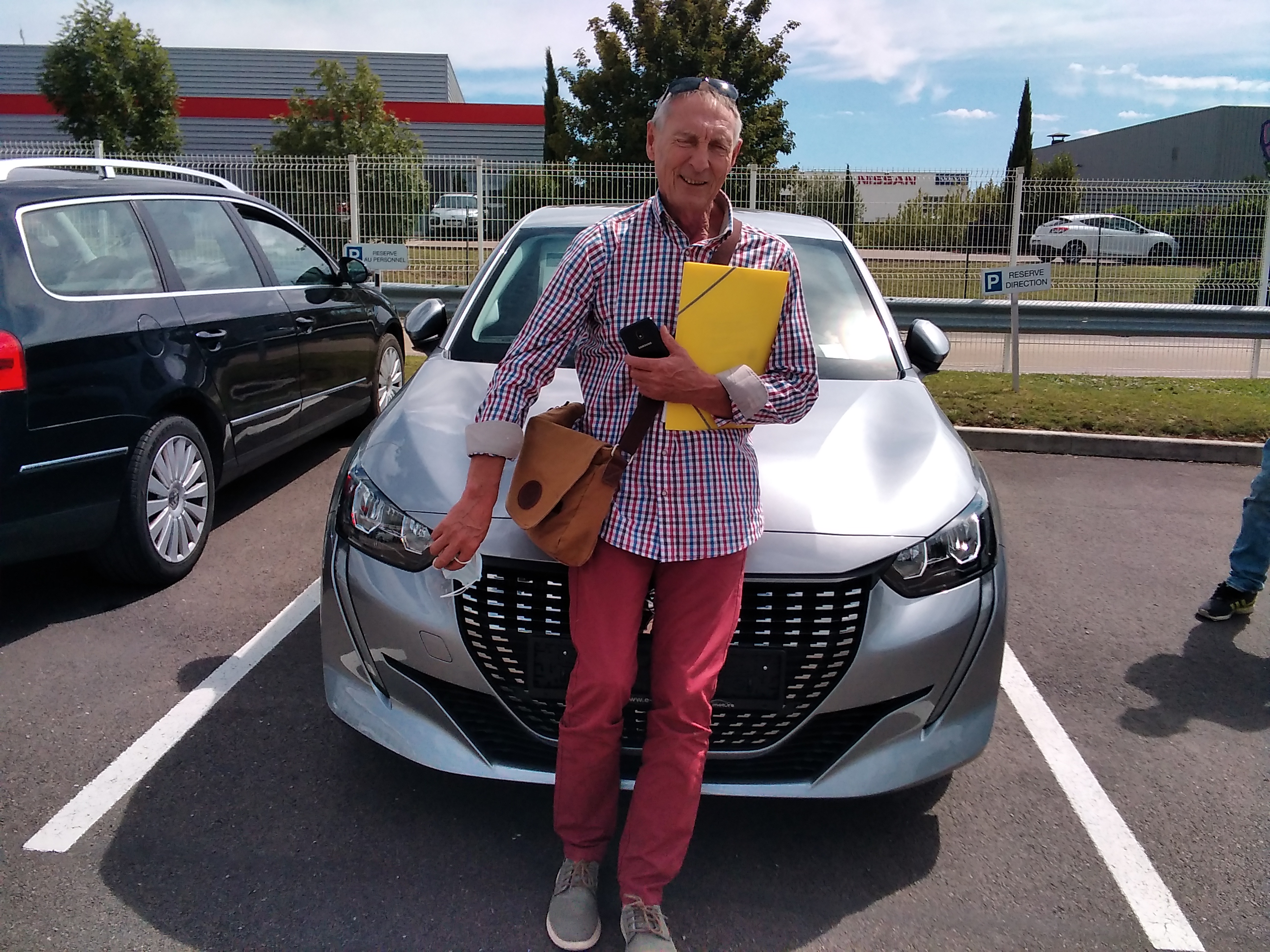 Avis-mandataire-auto-Emotors-Peugeot-208-Allure-bluehdi-100-plus-gps.