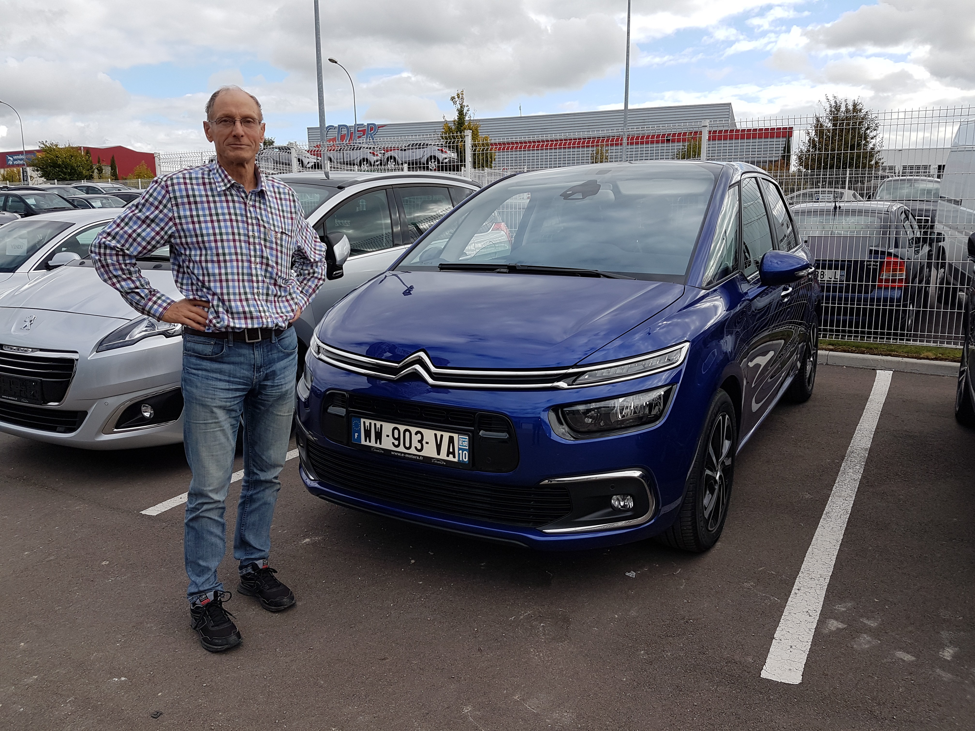 Avis-mandataire-auto-Emotors-Citroen-C4-picasso-Feel-bluehdi-120-eat6.