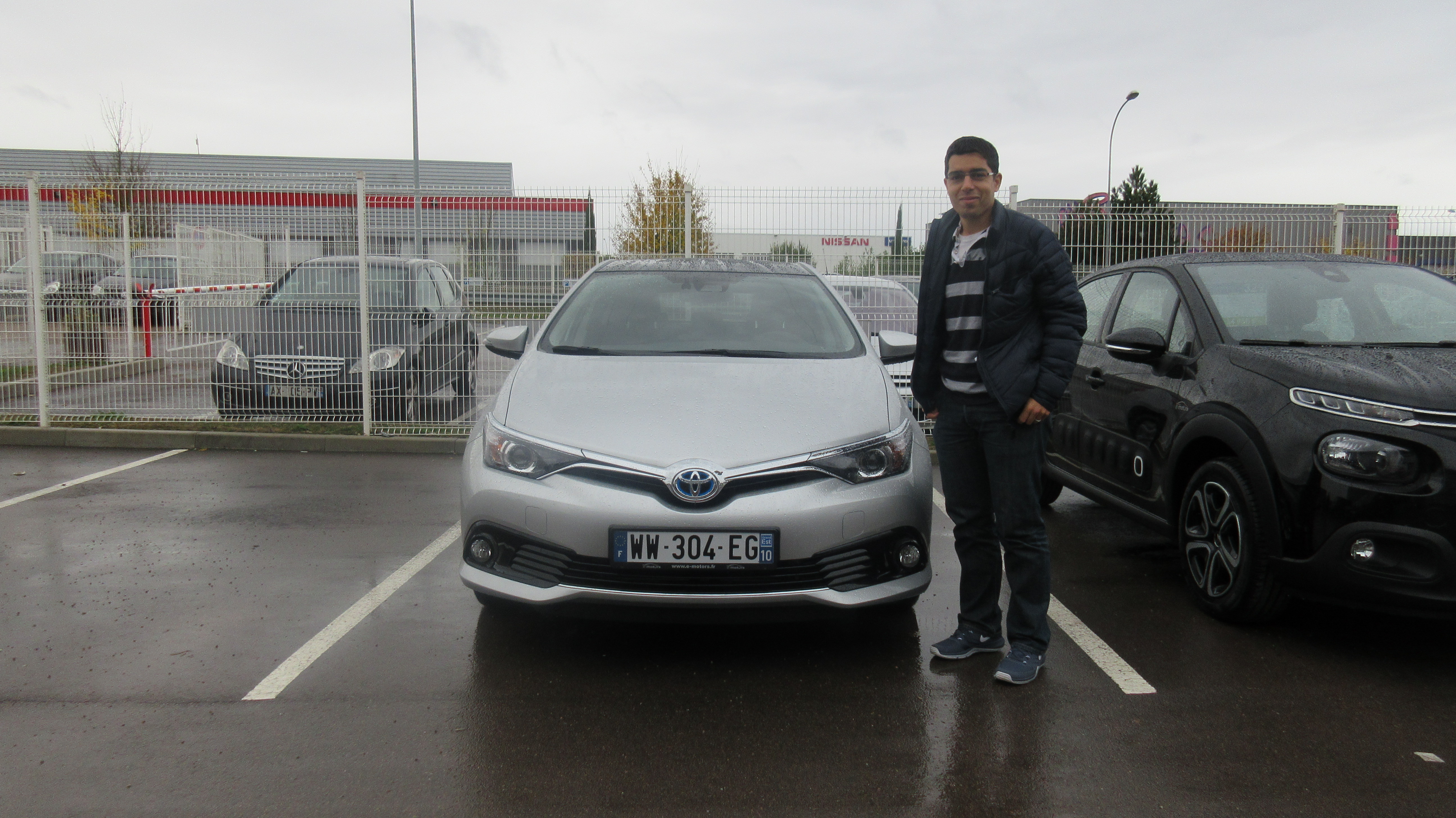 Avis-mandataire-auto-Emotors-Toyota-Auris-Hybride-design-136h.