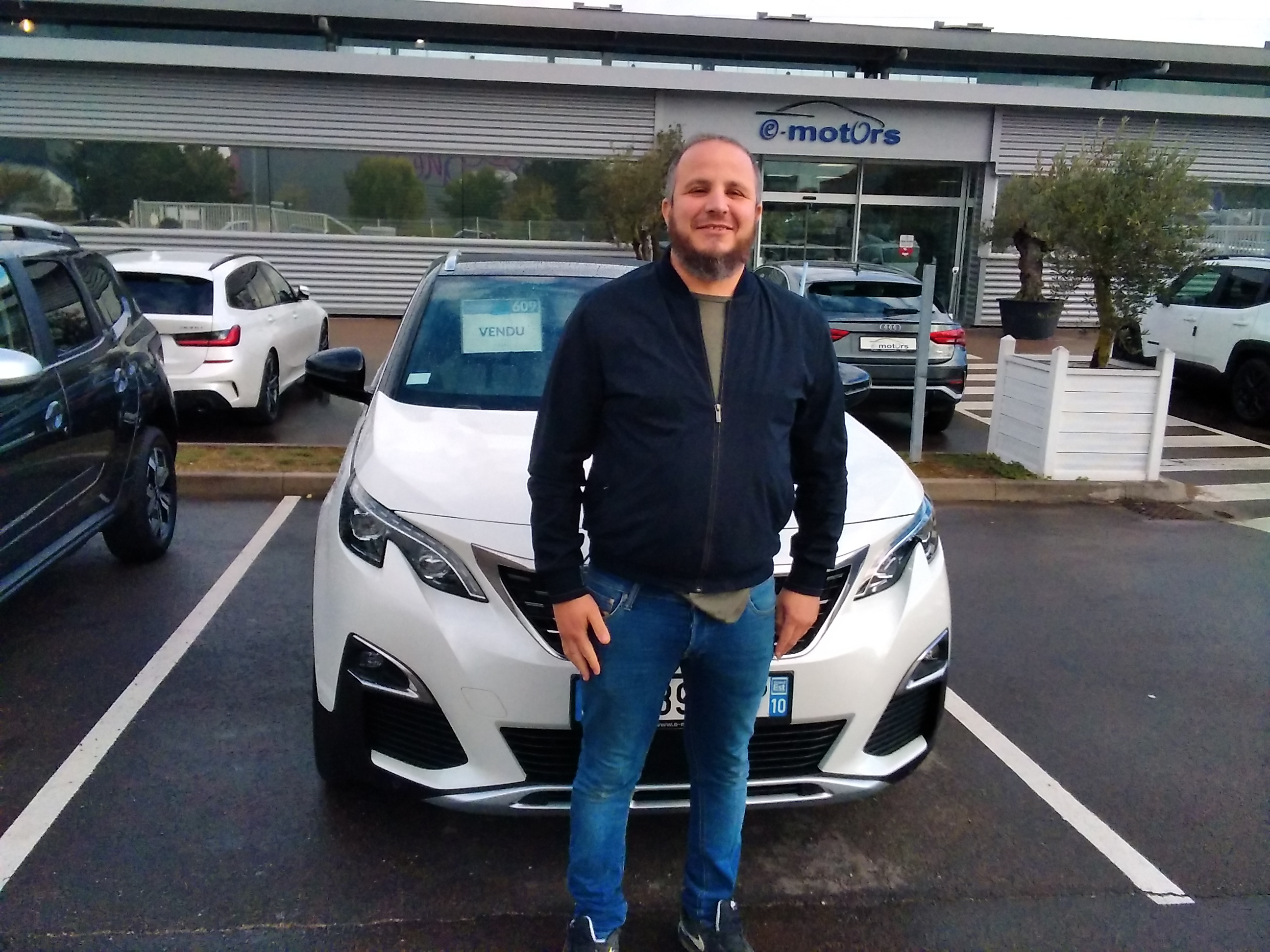 Avis-mandataire-auto-Emotors-Peugeot-3008-Gt-hybrid-300-e-eat8-plus-pack-electrique-massage.