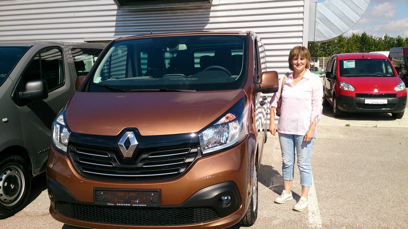 Avis-mandataire-auto-Emotors--Renault-trafic-combi-grand-zen-dci-120-energy-9places-.