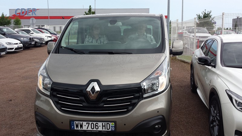 Avis-mandataire-auto-Emotors--Renault-trafic-combi-grand-intens-dci-145-energy-9places-plus-portes-180-.