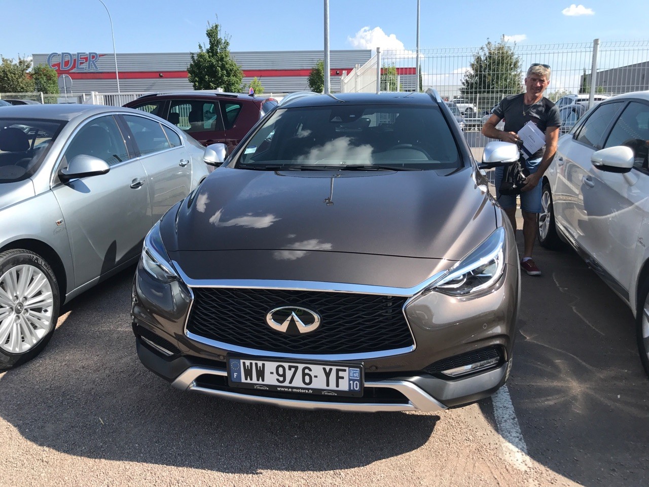 Avis-mandataire-auto-Emotors-Infiniti-Qx30-Premium-tech-2-2d-awd-7dct.