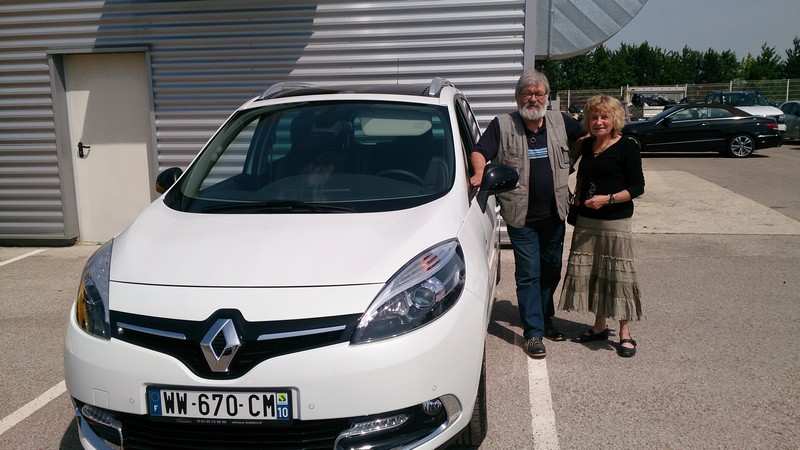 Avis-mandataire-auto-Emotors--Renault-grand-scenic-iii-bose-dci-110-edc-7-places-plus-toit-vitr-.