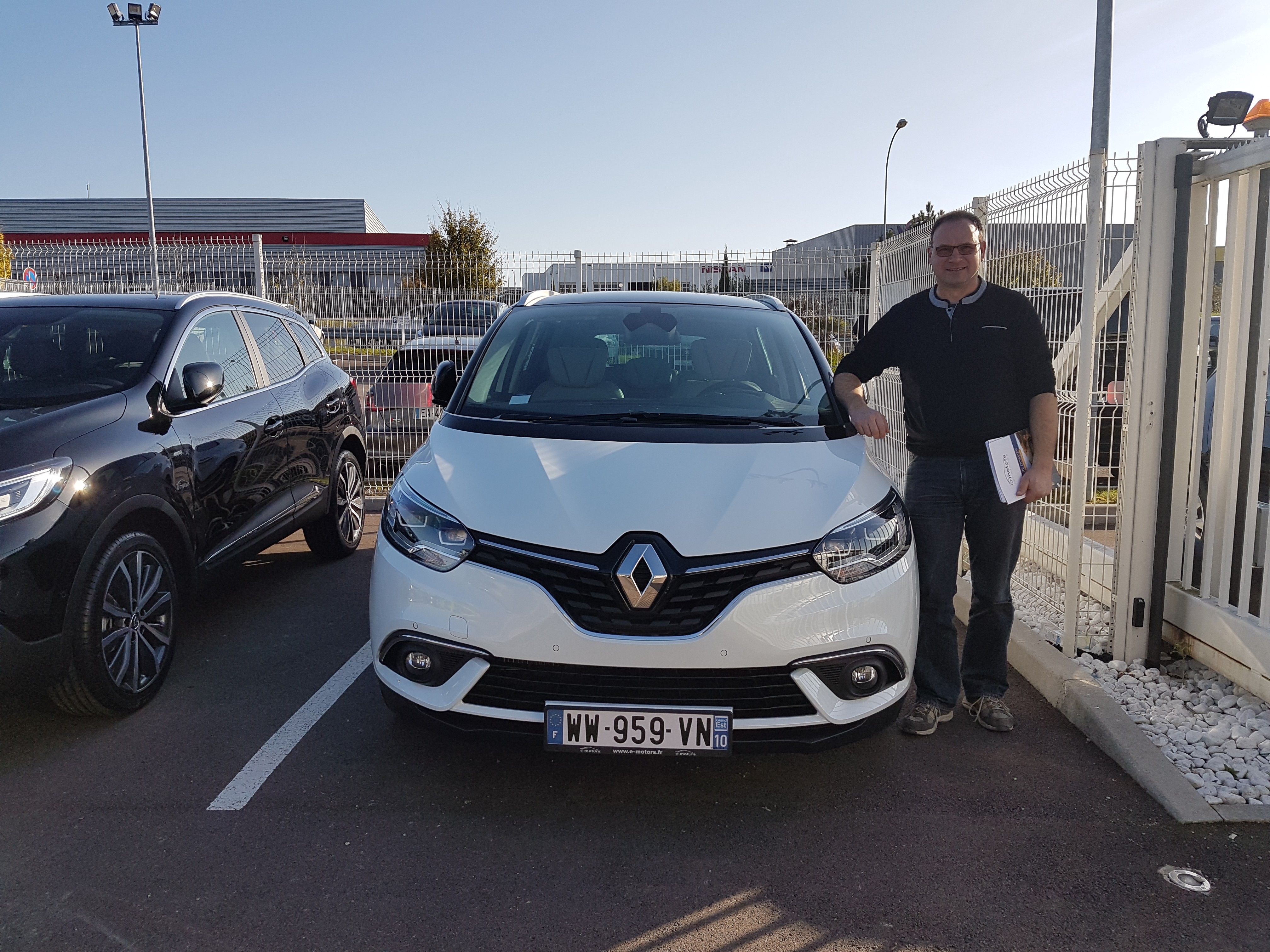 Avis-mandataire-auto-Emotors-Renault-Grand-scenic-Grand-sc-nic-intens-dci-160-energy-edc-7places-plus-bose-toit-vitr.
