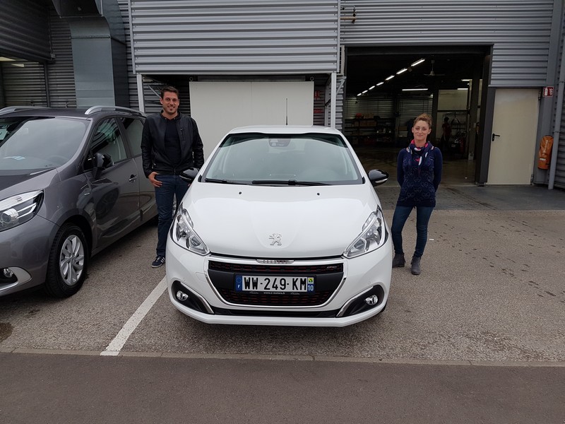 Avis-mandataire-auto-Emotors-Peugeot-208-Gt-line-bluehdi-120-5p-plus-gps-plus-cam-ra-de-recul.