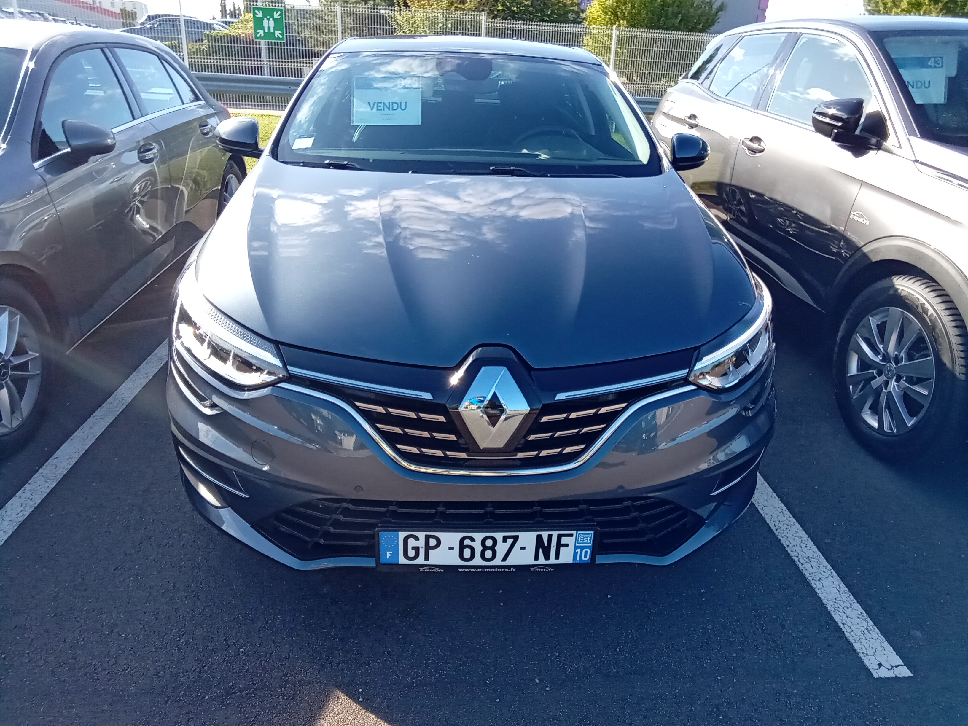 Avis-mandataire-auto-Emotors-Renault-Megane-Iv-berline-blue-dci-115-techno.