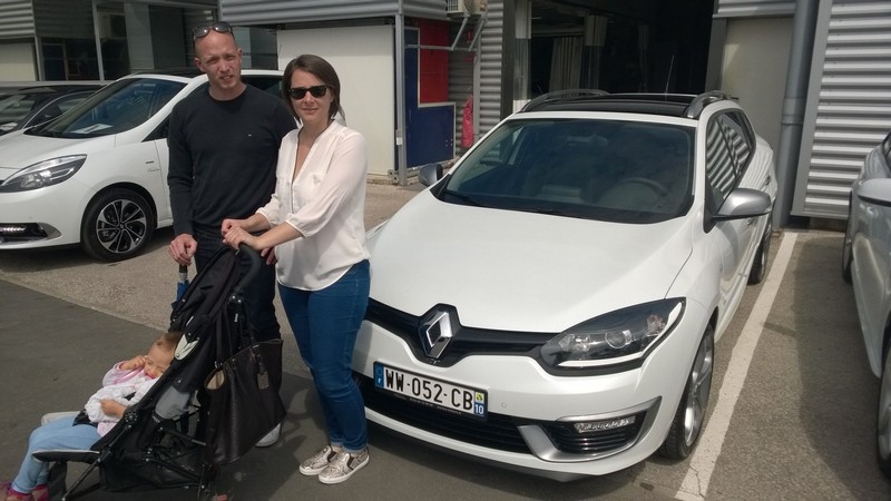 Avis-mandataire-auto-Emotors--Renault-megane-iii-estate-gt-tce-220-energy-plus-toit-vitr-plus-bose-.