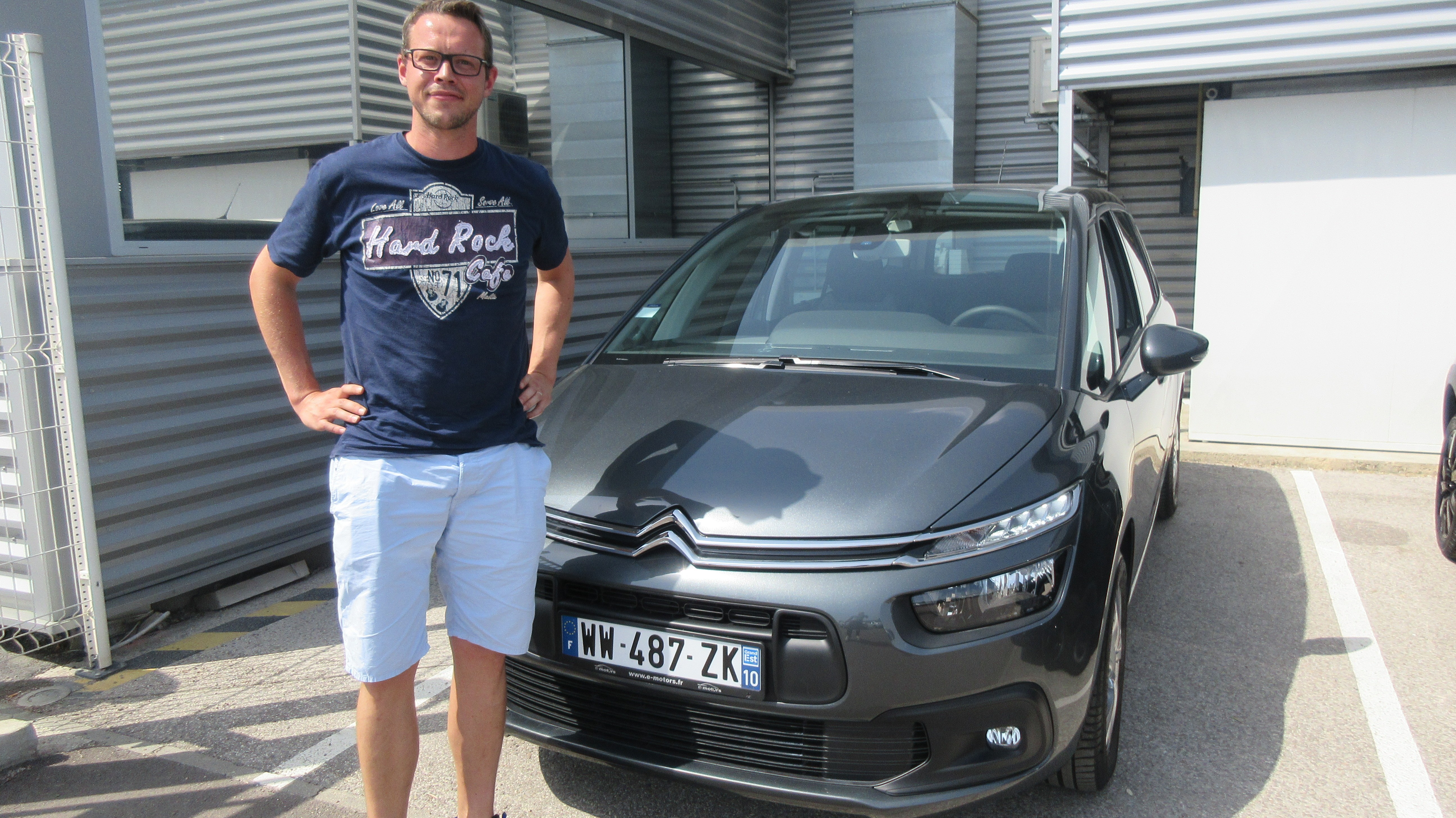 Avis-mandataire-auto-Emotors-Citroen-Grand-c4-picasso-Live-bluehdi-120-s-s-plus-gps.