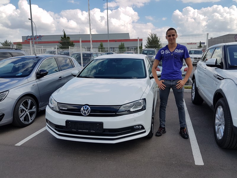 Avis-mandataire-auto-Emotors-Volkswagen-Jetta-Carat-tsi-170-hybrid-dsg7.