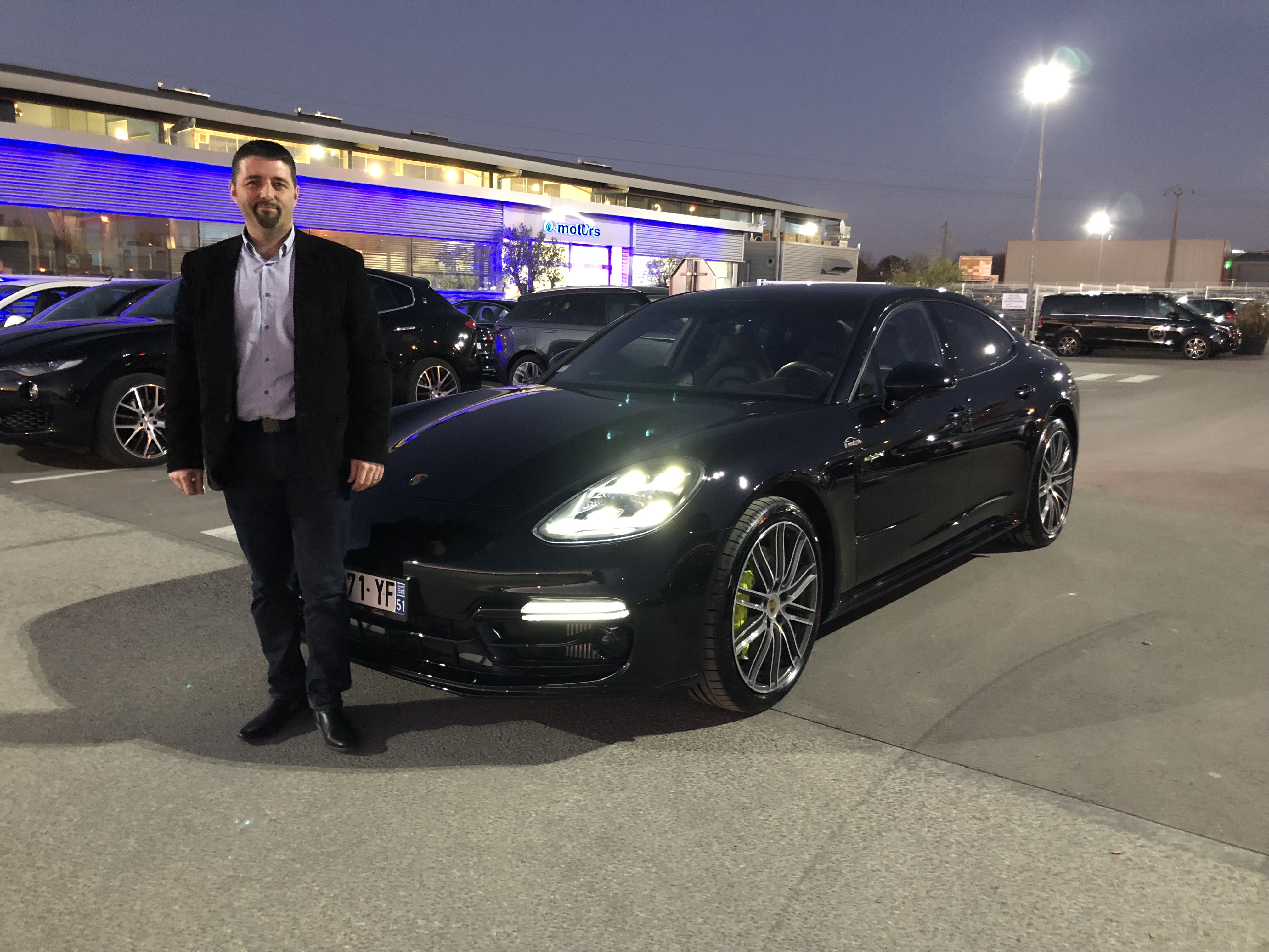 Avis-mandataire-auto-Emotors-Porsche-Panamera-4-v6-3-0-462-hybrid.