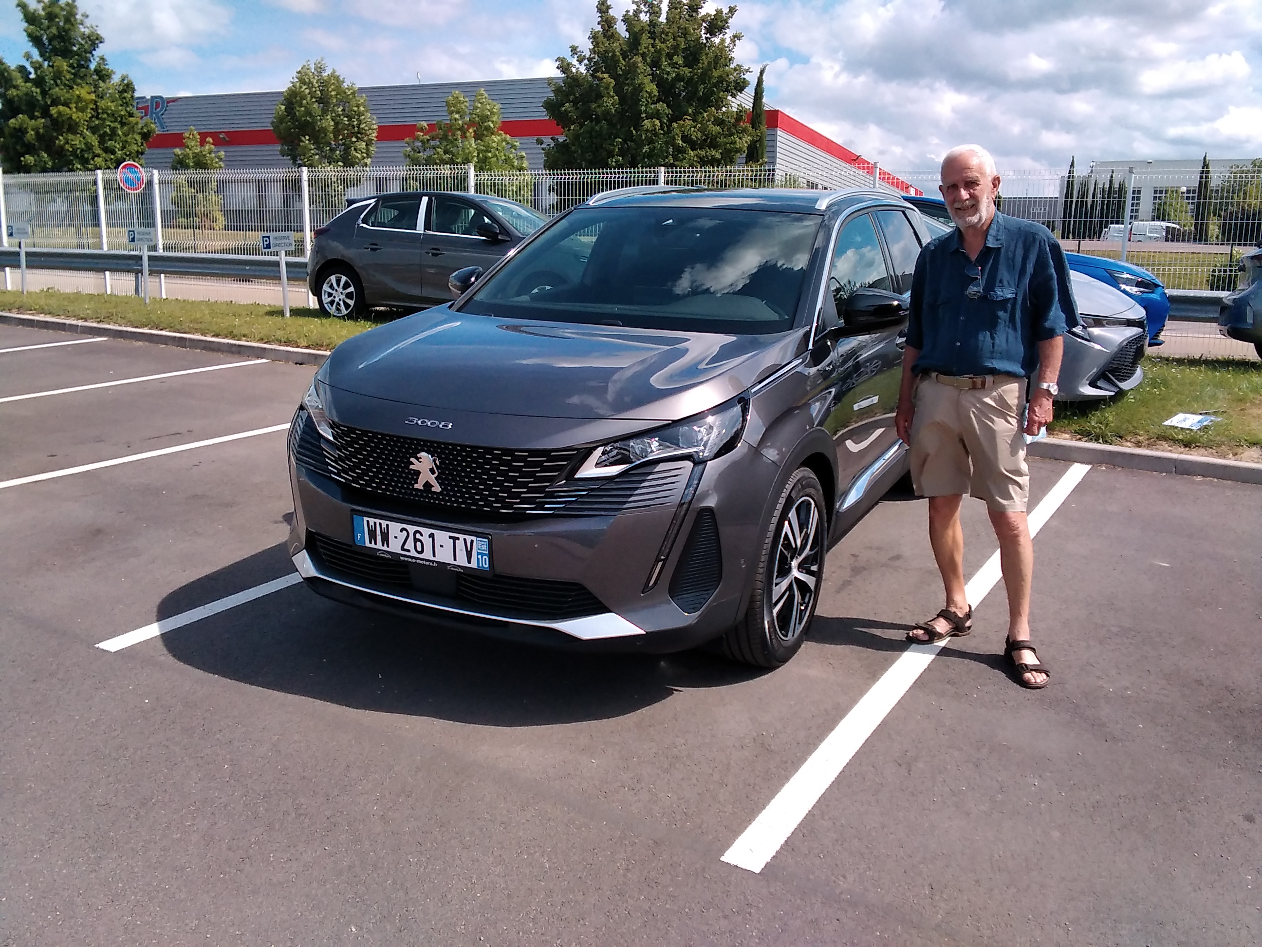 Avis-mandataire-auto-Emotors-Peugeot-3008-Gt-bluehdi-130ch-s-s-eat8-plus-si-ges-av-chauffants.