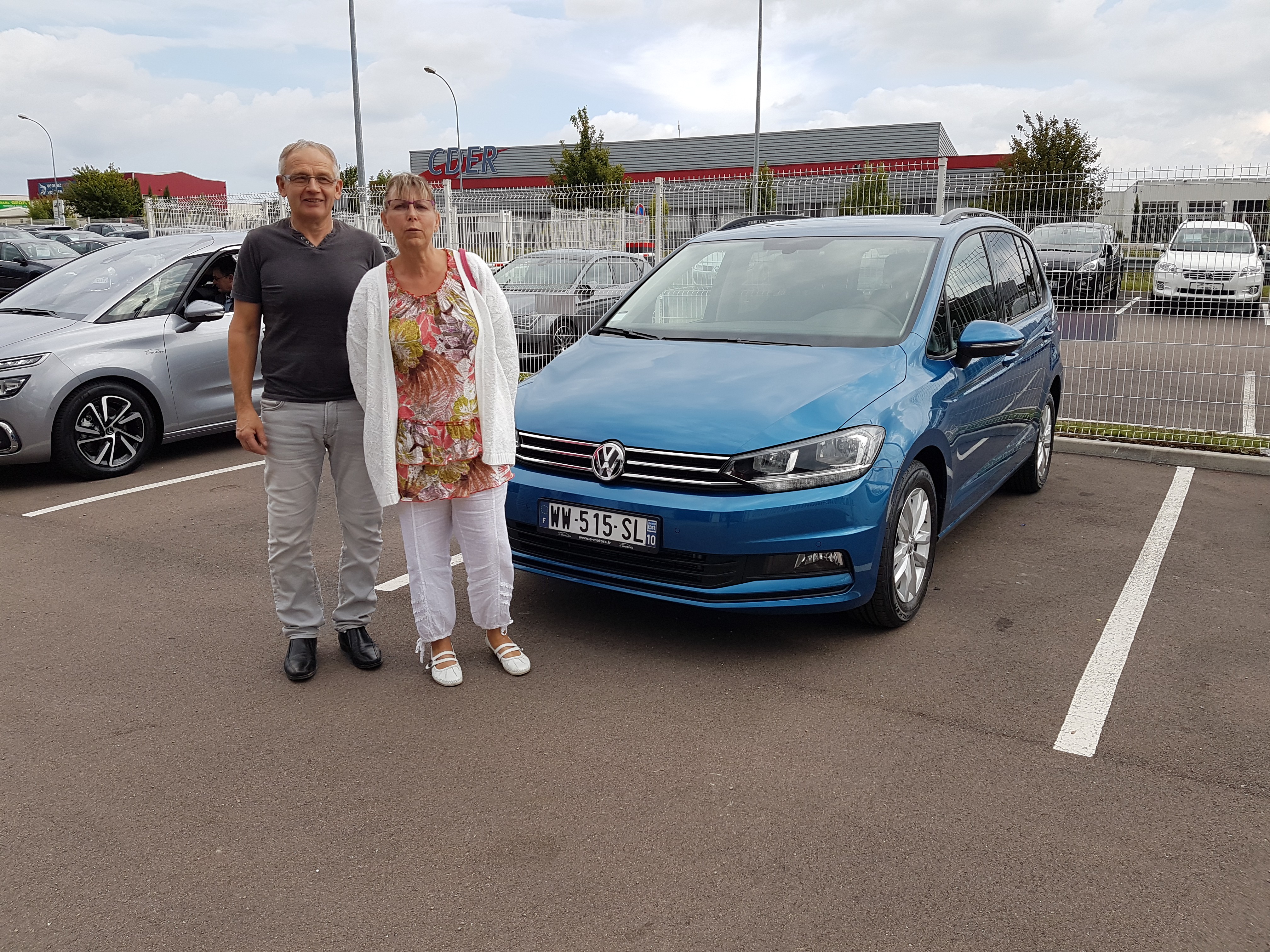 Avis-mandataire-auto-Emotors-Volkswagen-Touran-Confortline-tsi-150-7pl.