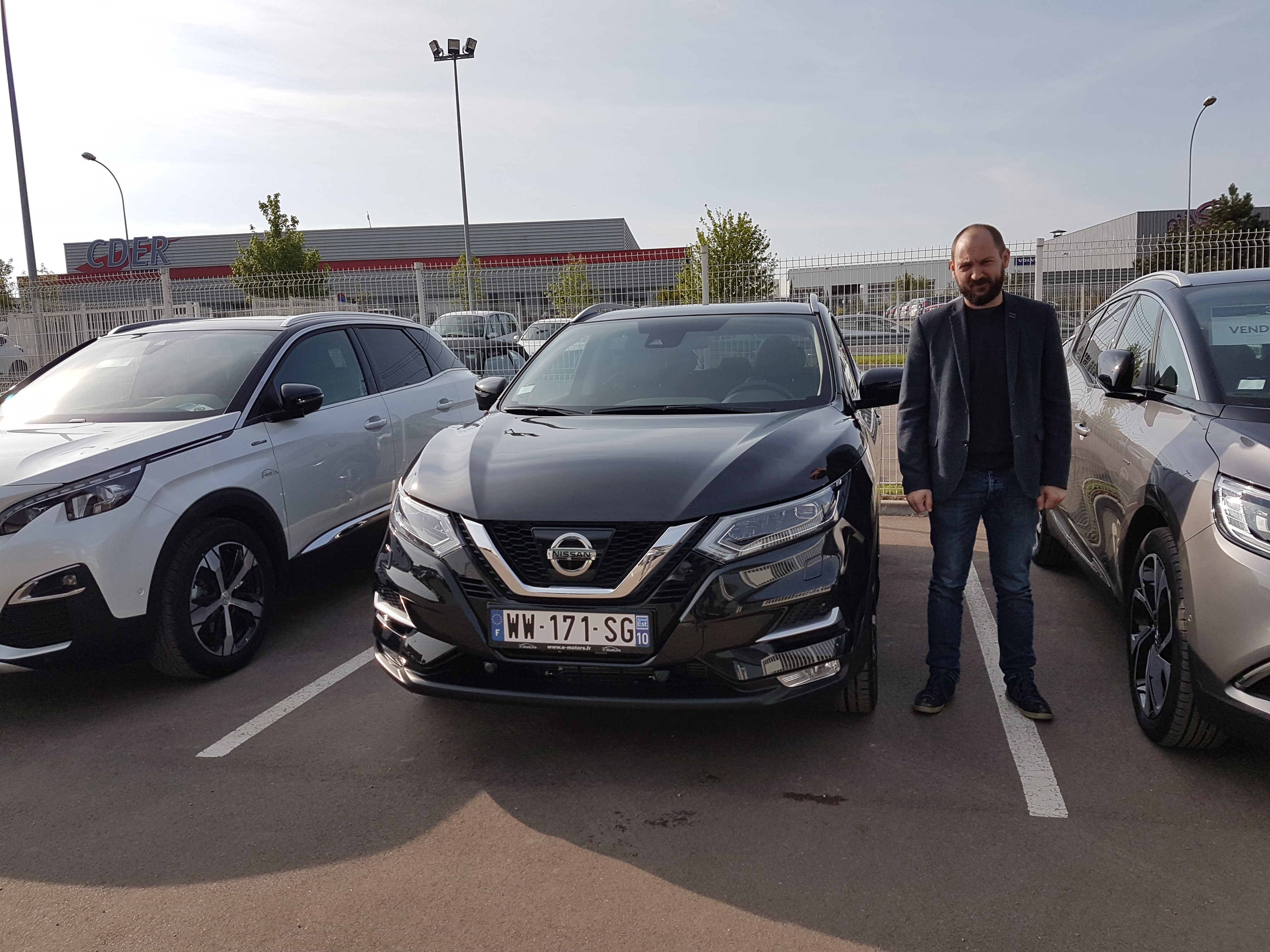 Avis-mandataire-auto-Emotors-Nissan-Qashqai-Tekna-dci-130-xtronic-4x2-plus-toit.