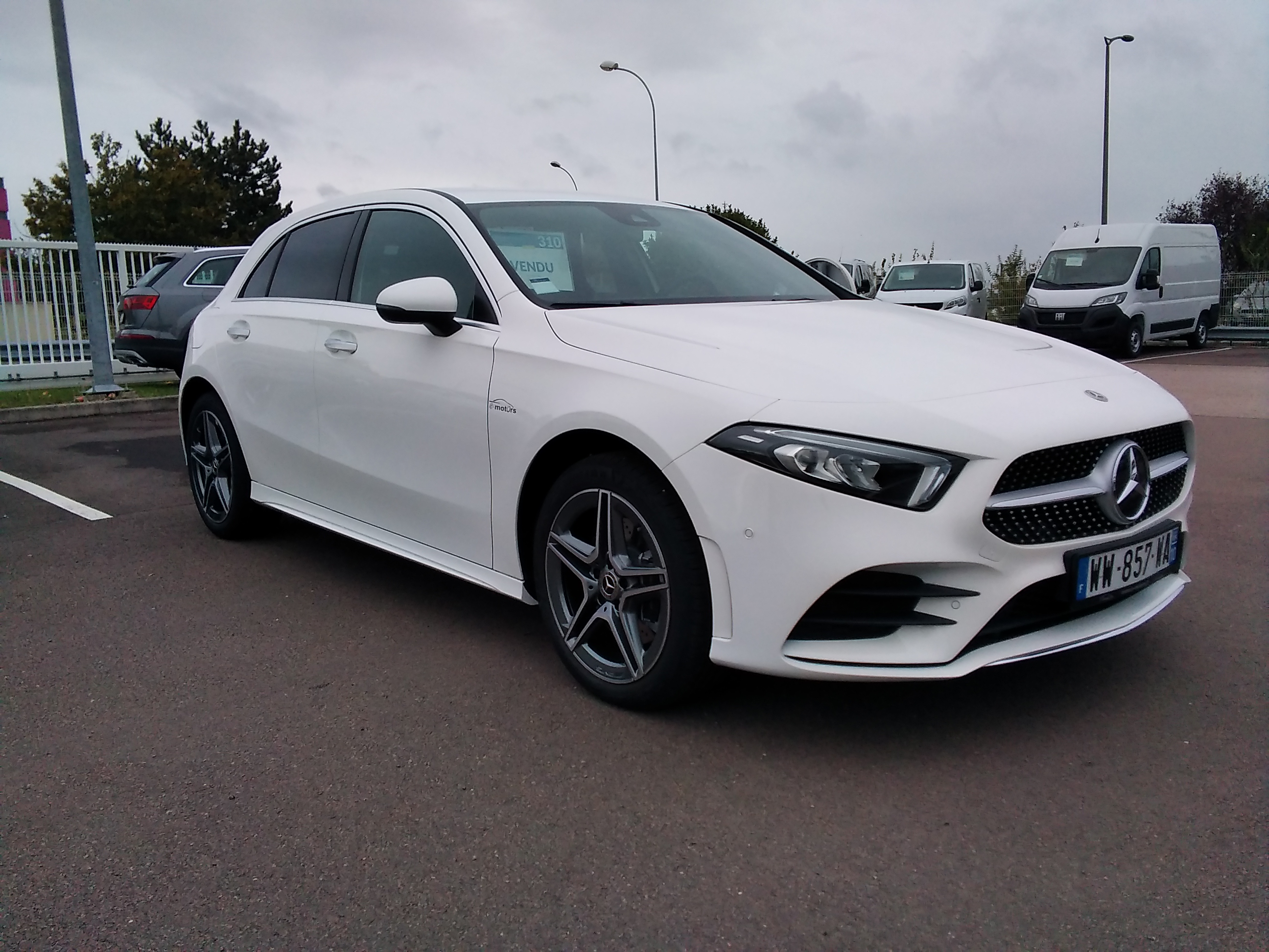 Avis-mandataire-auto-Emotors-Mercedes-Classe-a-Amg-line-250-e-8g-dct-plus-pack-premium.