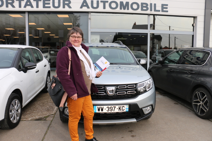 Avis-mandataire-auto-Emotors-Dacia-Sandero-Stepway-blue-dci-95.