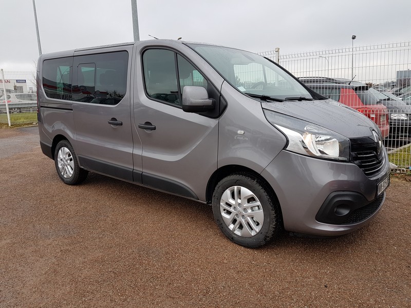 Avis-mandataire-auto-Emotors-Renault-Trafic-combi-Intens-dci-125-energy-9places-plus-hayon.