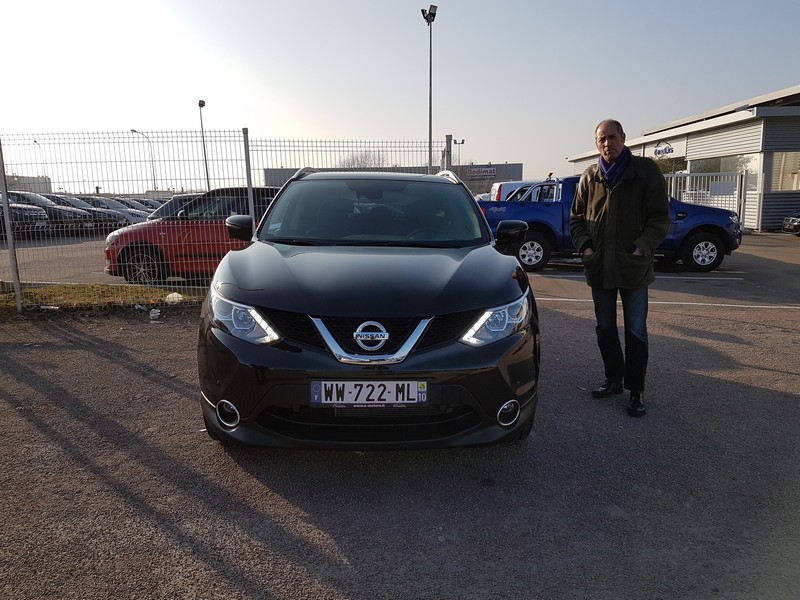 Avis-mandataire-auto-Emotors-Nissan-Qashqai-Connect-edition-dig-t-115-4x2-plus-toit-vitr.