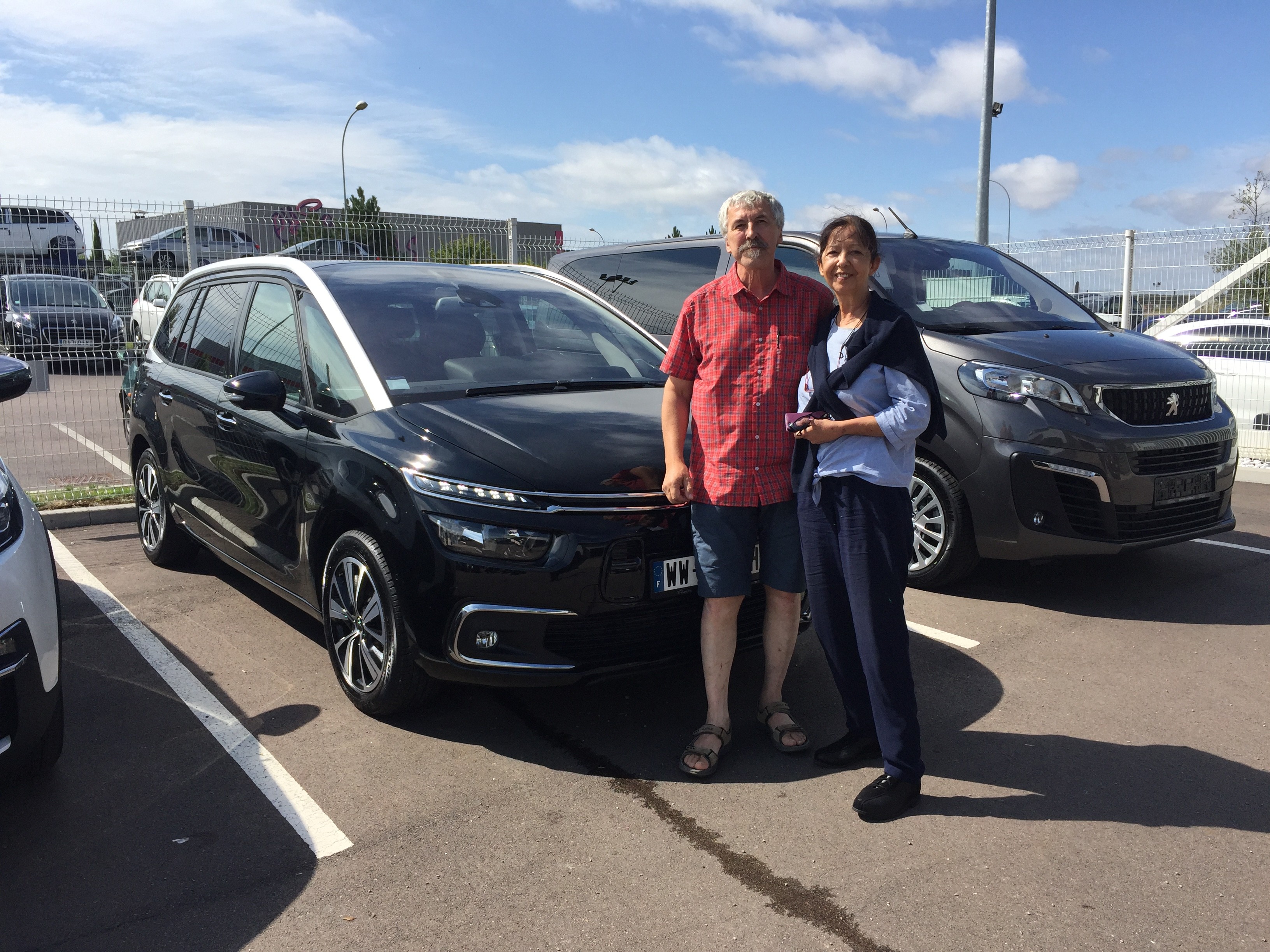 Avis-mandataire-auto-Emotors-Citroen-Grand-c4-picasso-Shine-bluehdi-150-eat6.