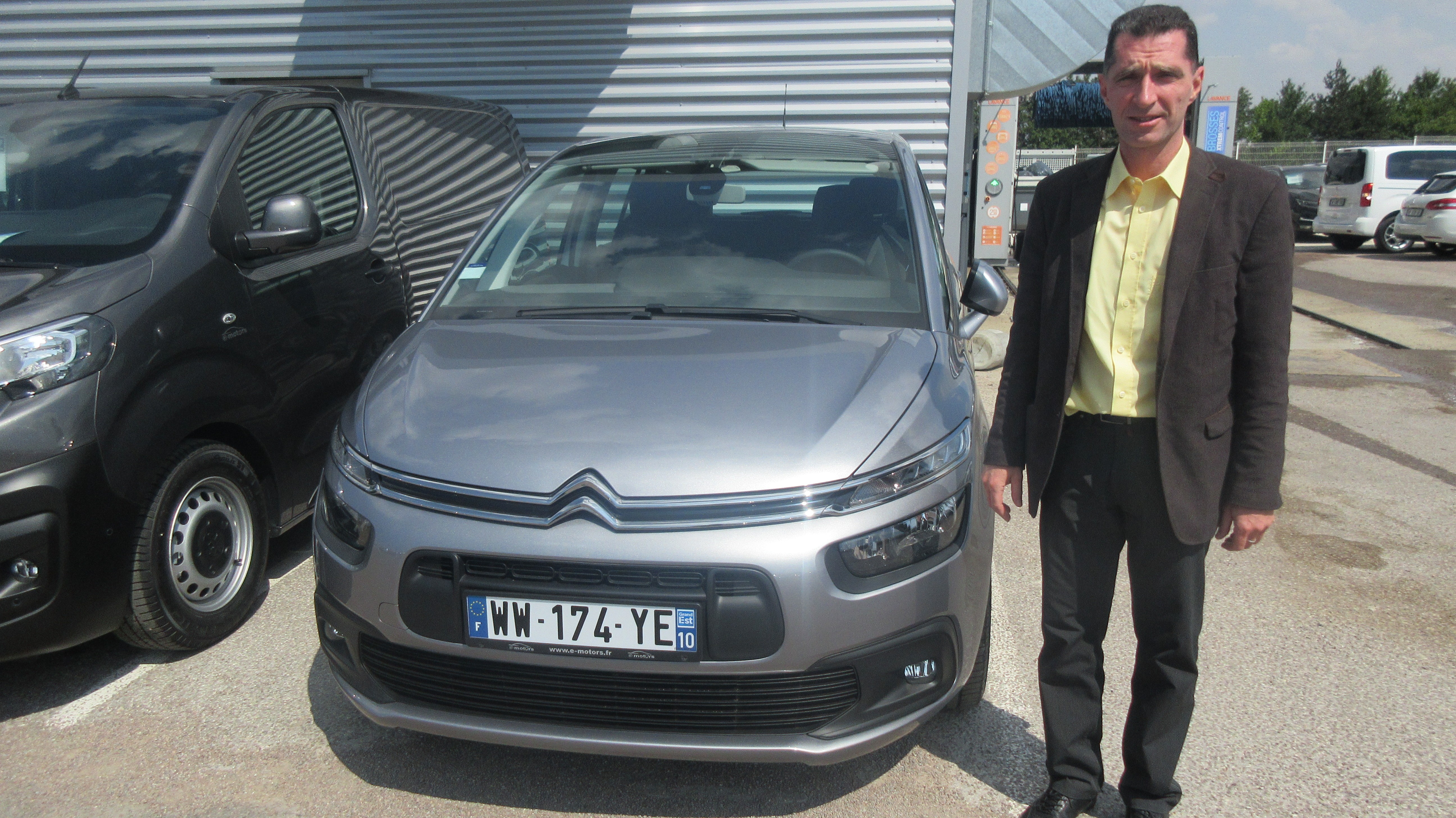 Avis-mandataire-auto-Emotors-Citroen-Grand-c4-picasso-Live-bluehdi-120-s-s-plus-gps.
