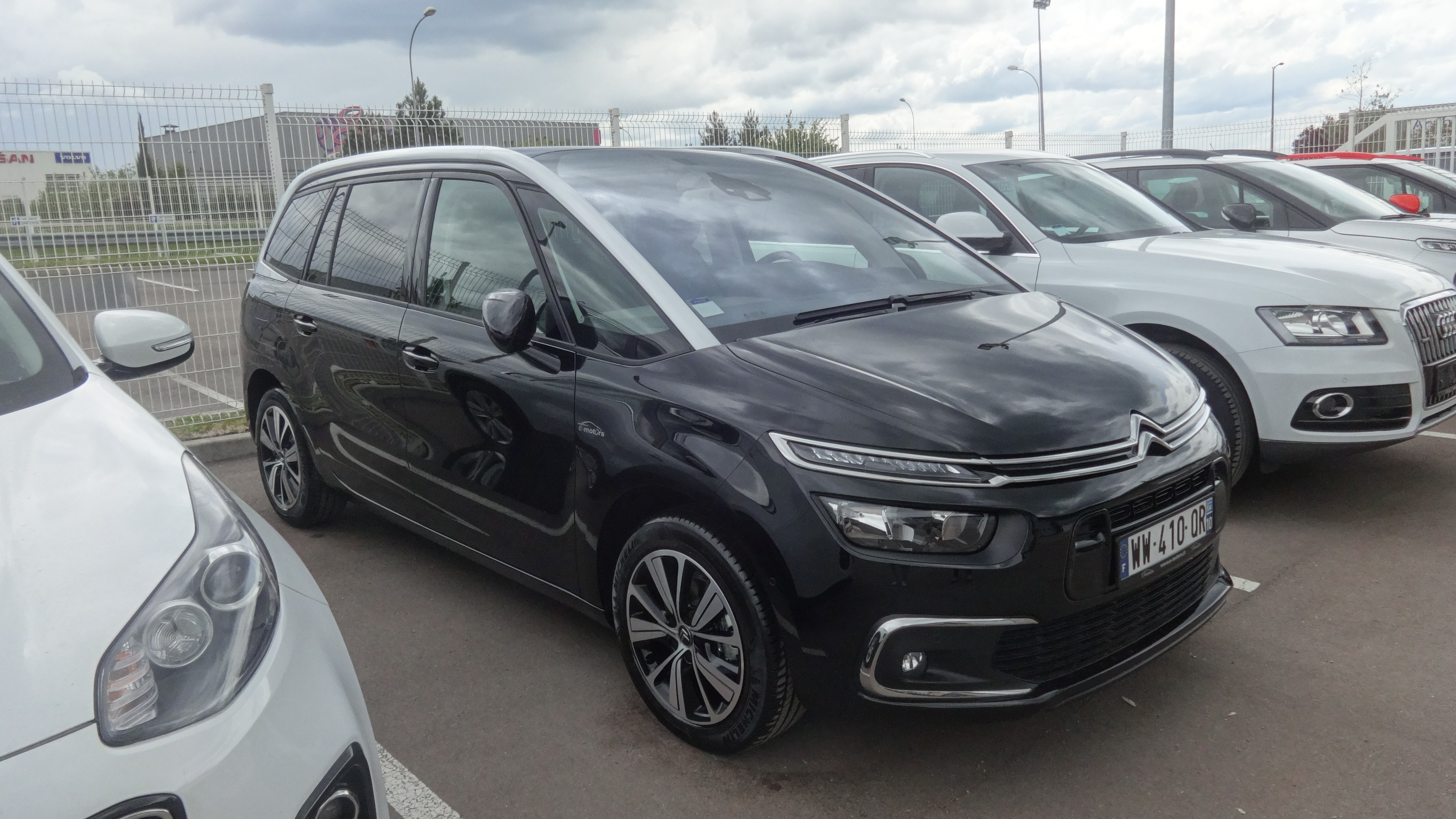 Avis-mandataire-auto-Emotors-Citroen-Grand-c4-spacetourer-Shine-bluehdi-130-s-s.