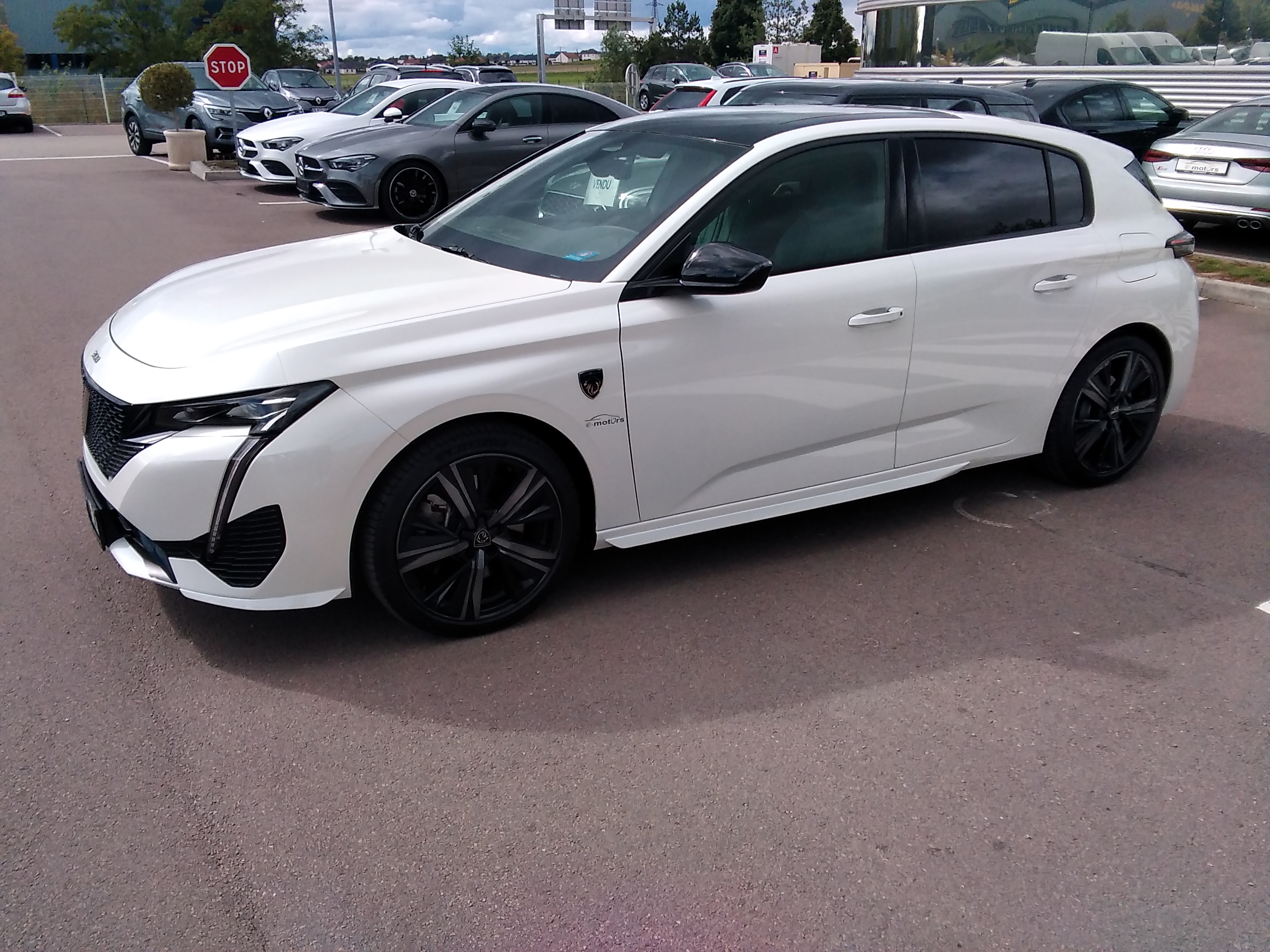 Avis-mandataire-auto-Emotors-Peugeot-308-Gt-pack-phev-225-e-eat8-plus-toit-panoramique-plus-2-000km.