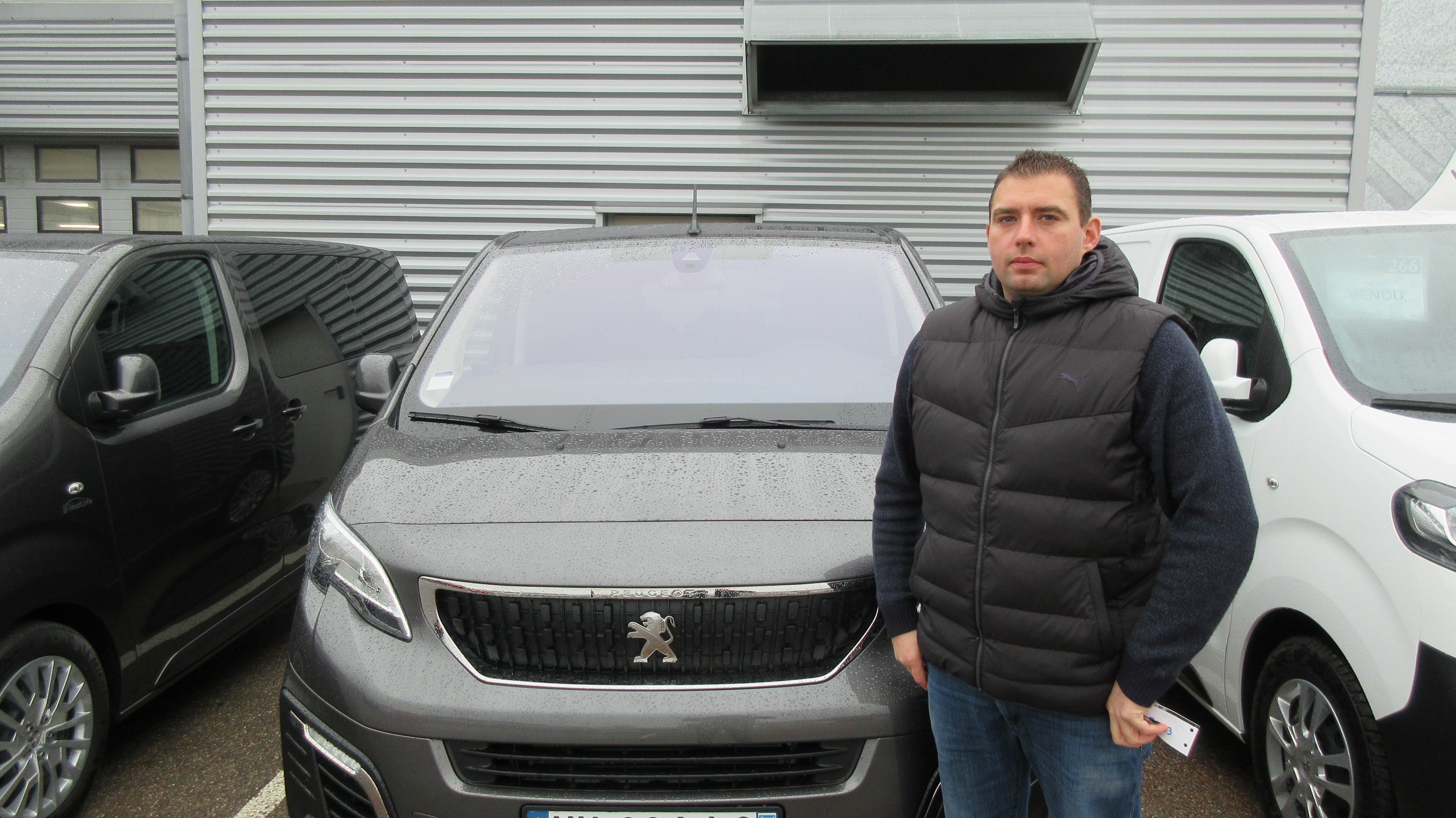 Avis-mandataire-auto-Emotors-Peugeot-Traveller-Standard-2-0-bluehdi-150ch-s-s-bvm6-active-8-places.