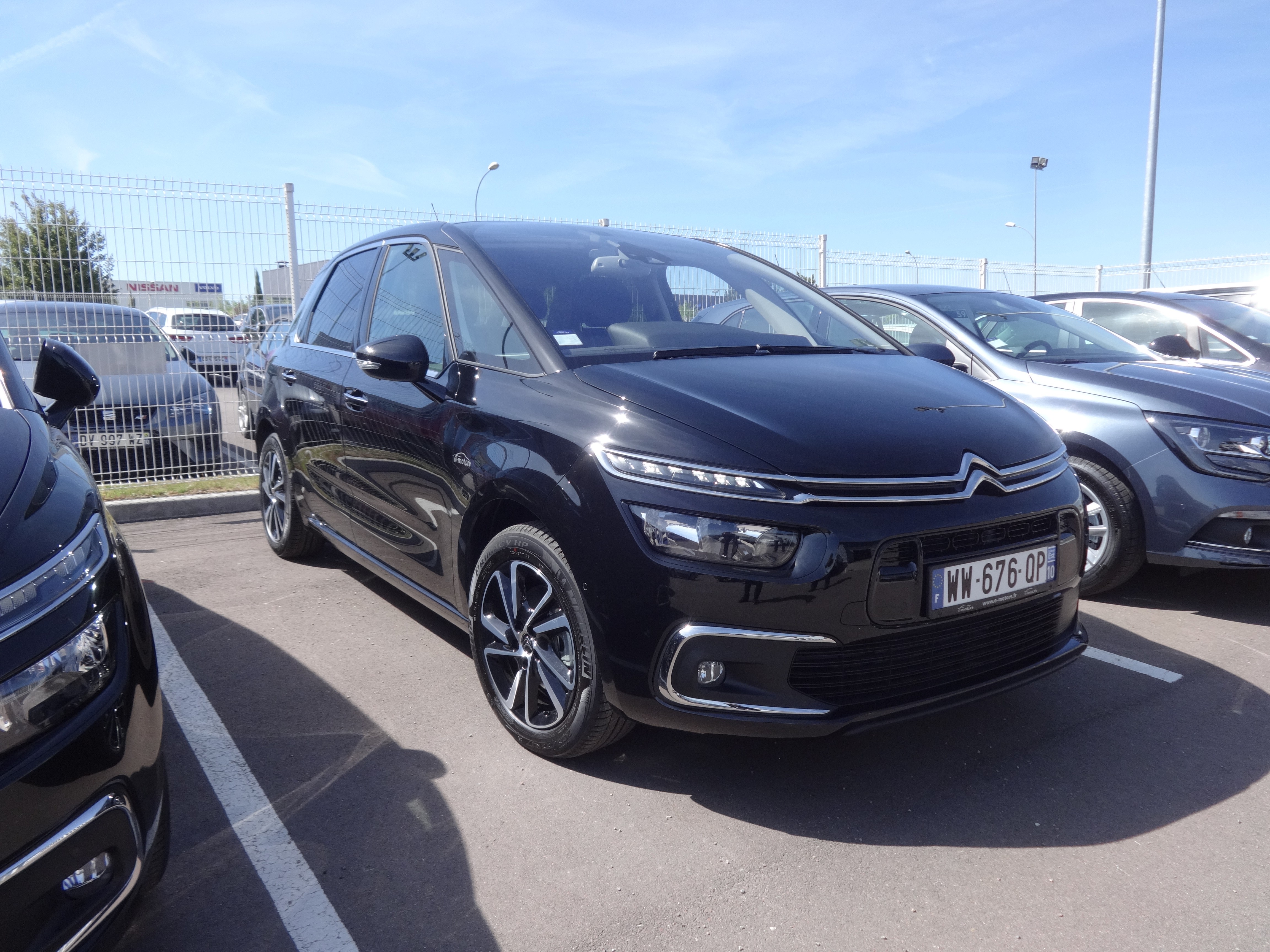 Avis-mandataire-auto-Emotors-Citroen-C4-picasso-Shine-thp-165-s-s-eat6.