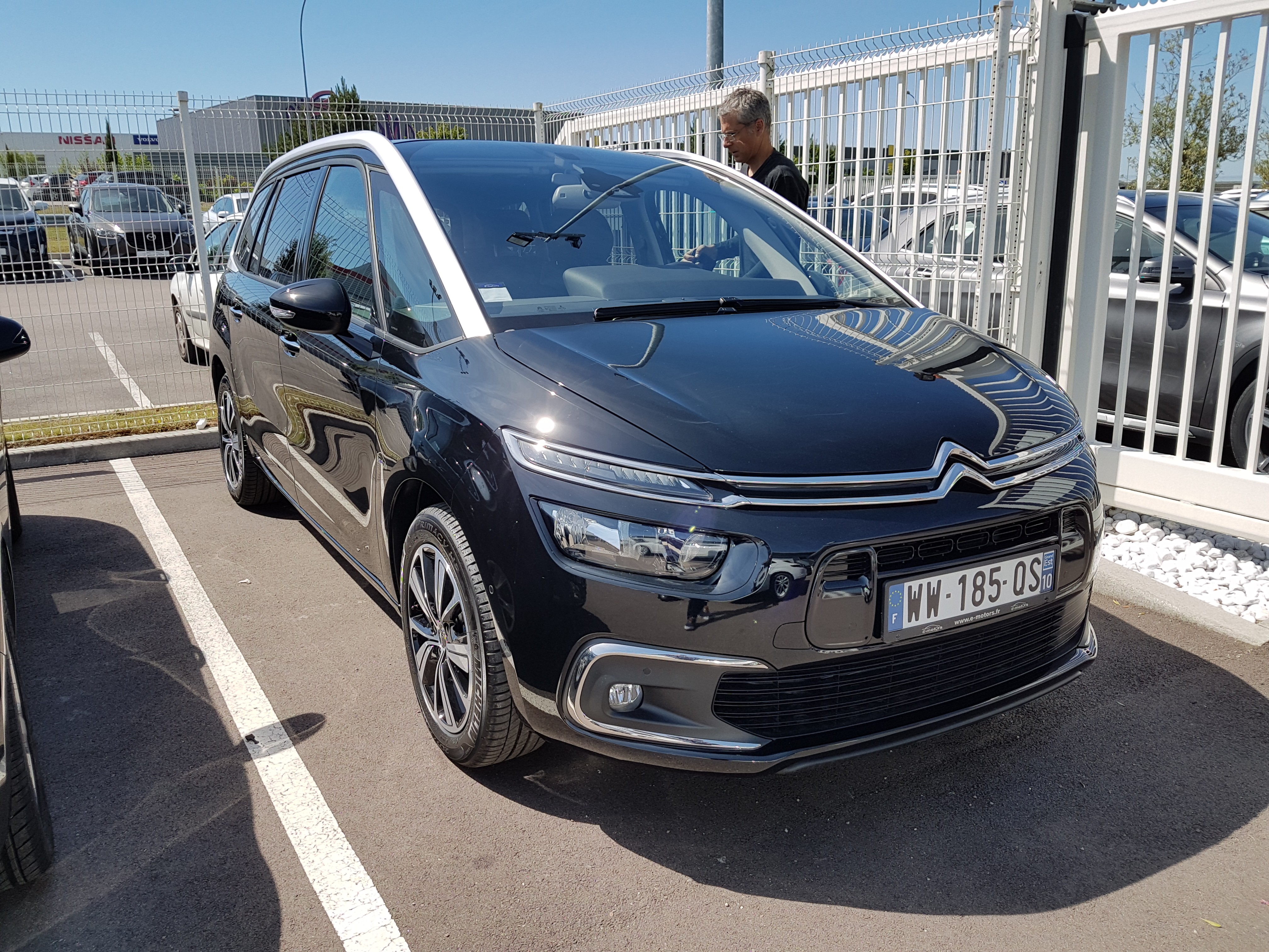 Avis-mandataire-auto-Emotors-Citroen-Grand-c4-picasso-Shine-bluehdi-150-s-s-eat6-plus-toit-vitr.