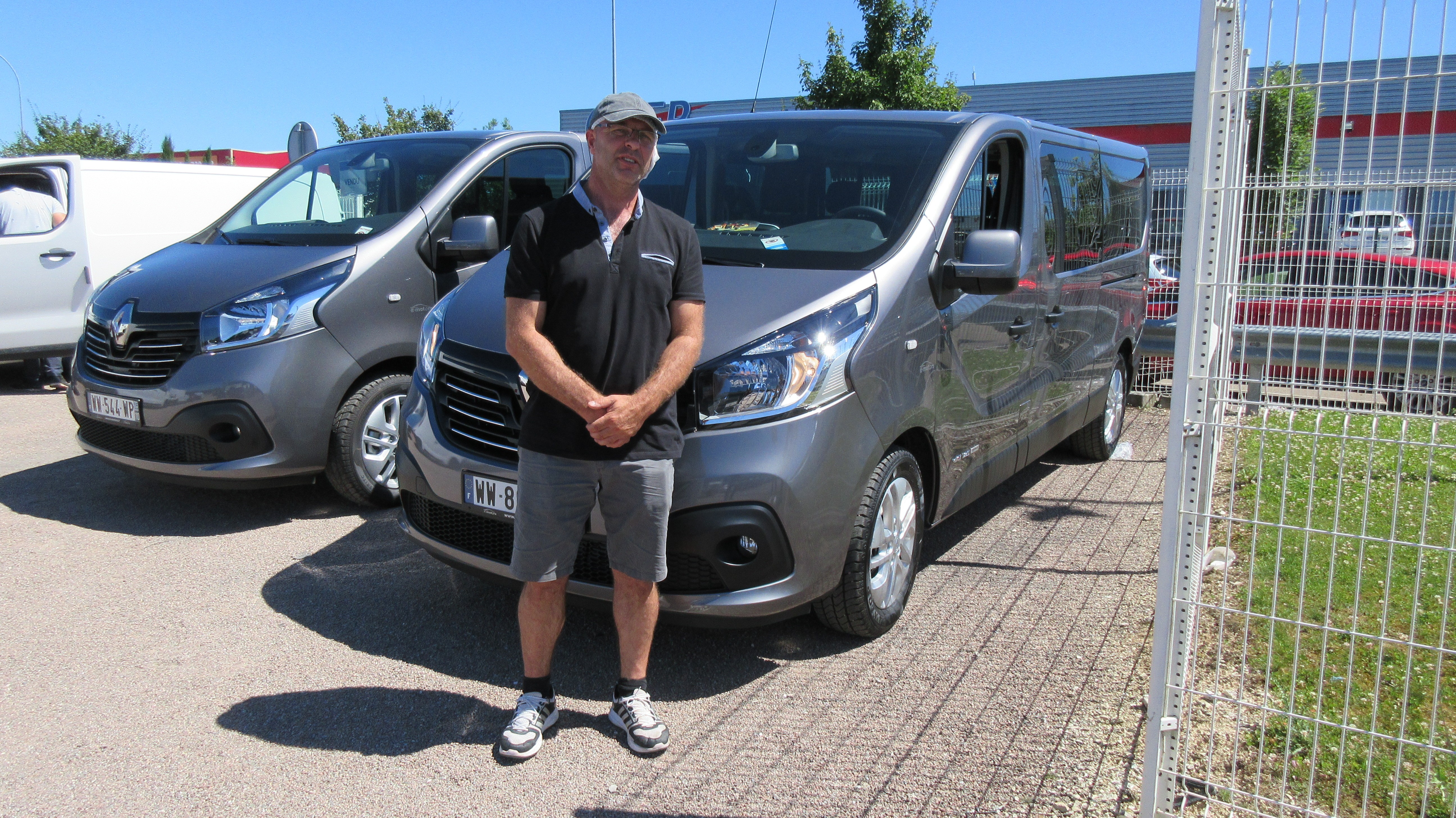 Avis-mandataire-auto-Emotors-Renault-Trafic-combi-Grand-intens-dci-125-energy-8places-plus-portes-180.