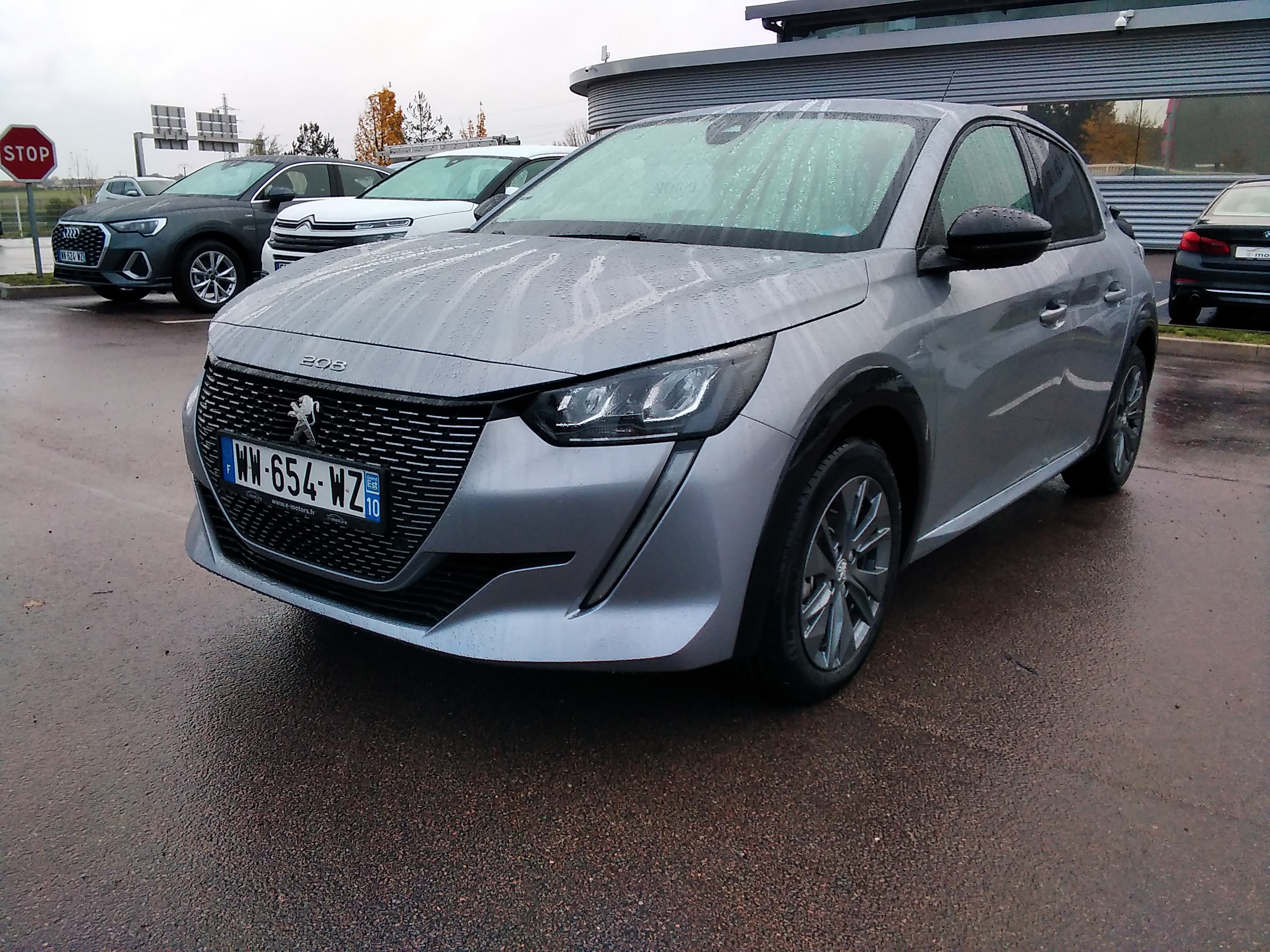 Avis-mandataire-auto-Emotors-Peugeot-208-Electrique-50-kwh-136ch-allure-plus-navigation-3d-plus-si-ges-av-chauffants-plus-bonus.
