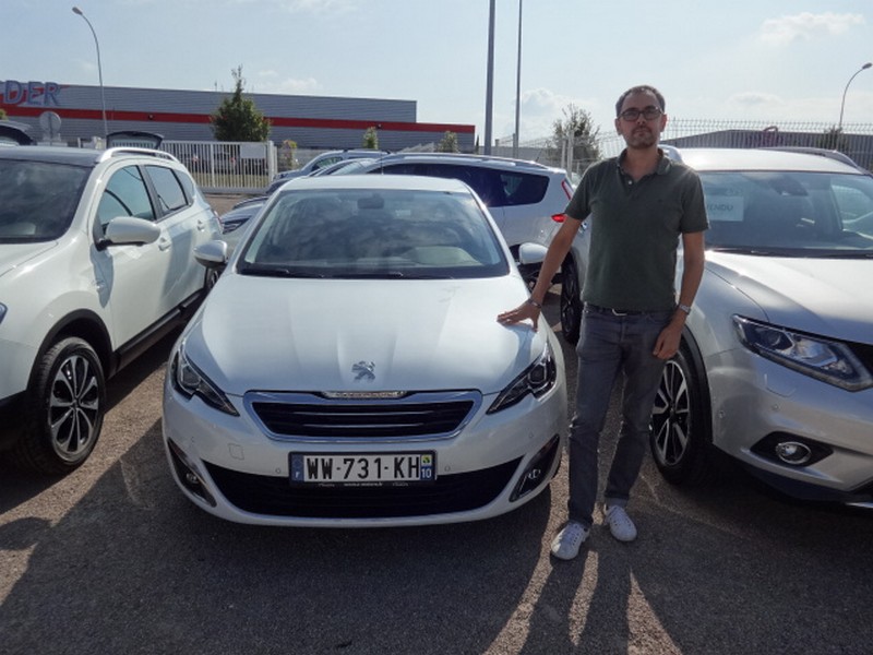 Avis-mandataire-auto-Emotors-Peugeot-308-Allure-bluehdi-120-plus-jantes-17-plus-cam-ra-de-recul.