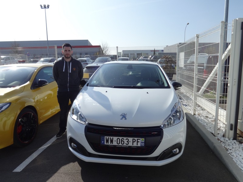 Avis-mandataire-auto-Emotors-Peugeot-208-Gt-line-puretech-110-eat-5p-plus-cam-ra-de-recul.
