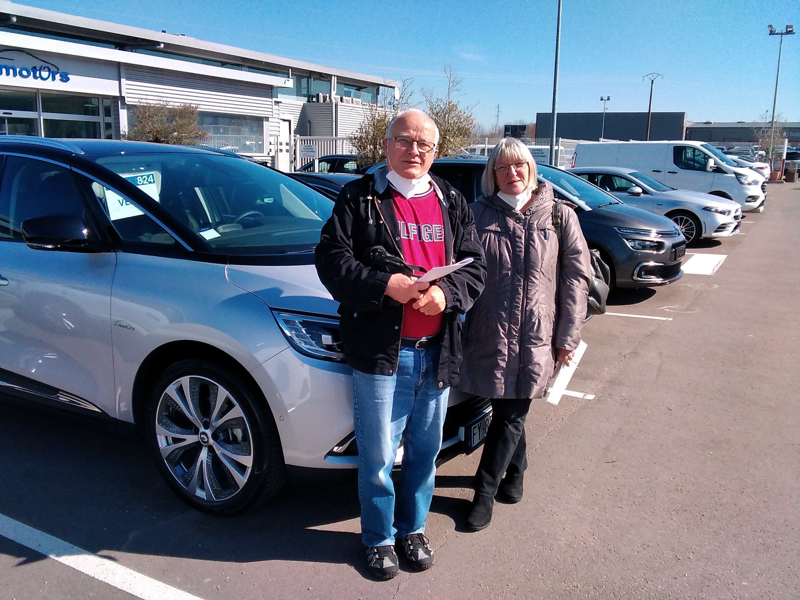 Avis-mandataire-auto-Emotors-Renault-Grand-scenic-Intens-blue-dci-150-plus-pack-city-plus-7-places.