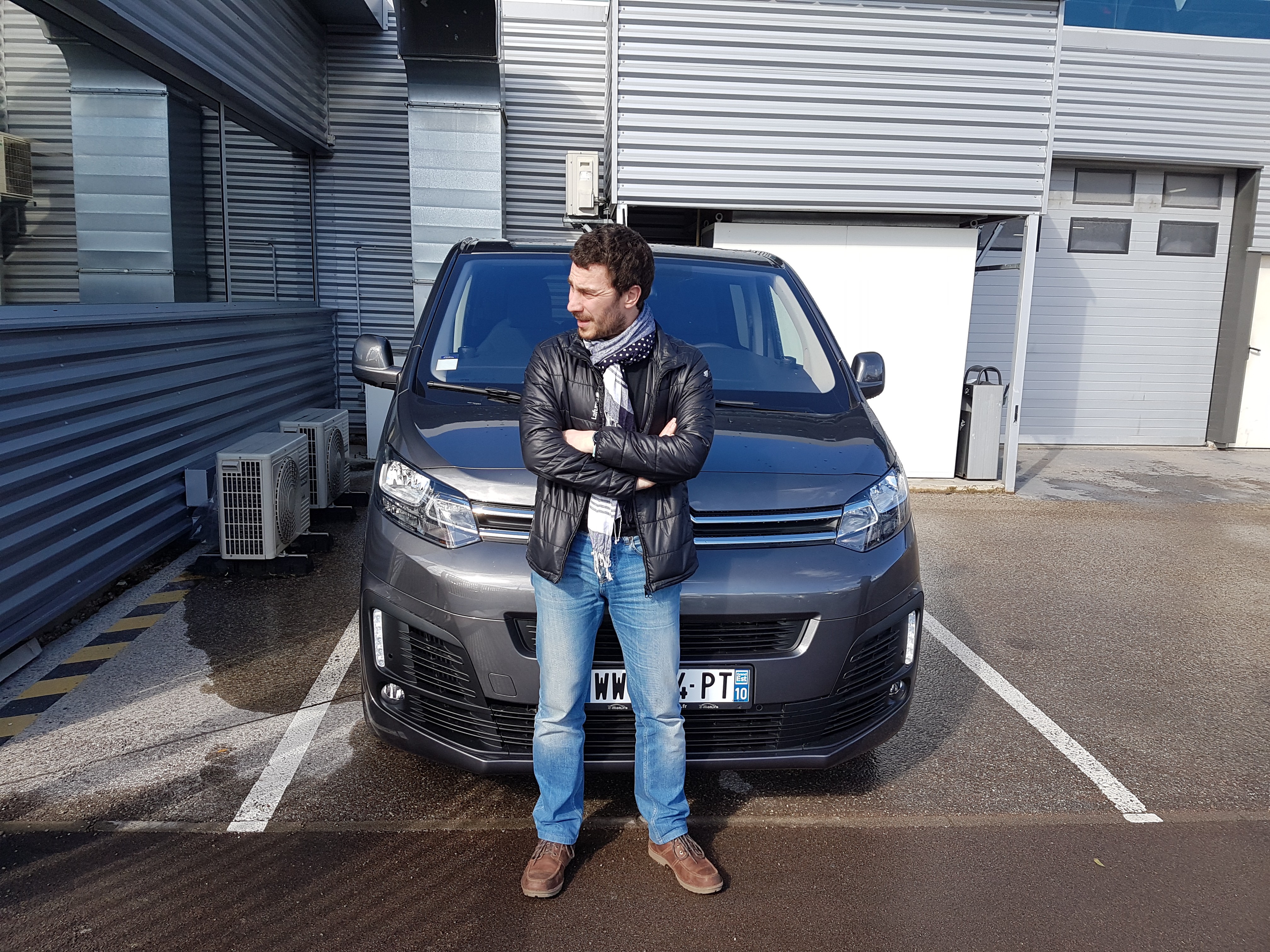 Avis-mandataire-auto-Emotors-Citroen-Spacetourer-M-feel-bluehdi-150-s-s-8pl.