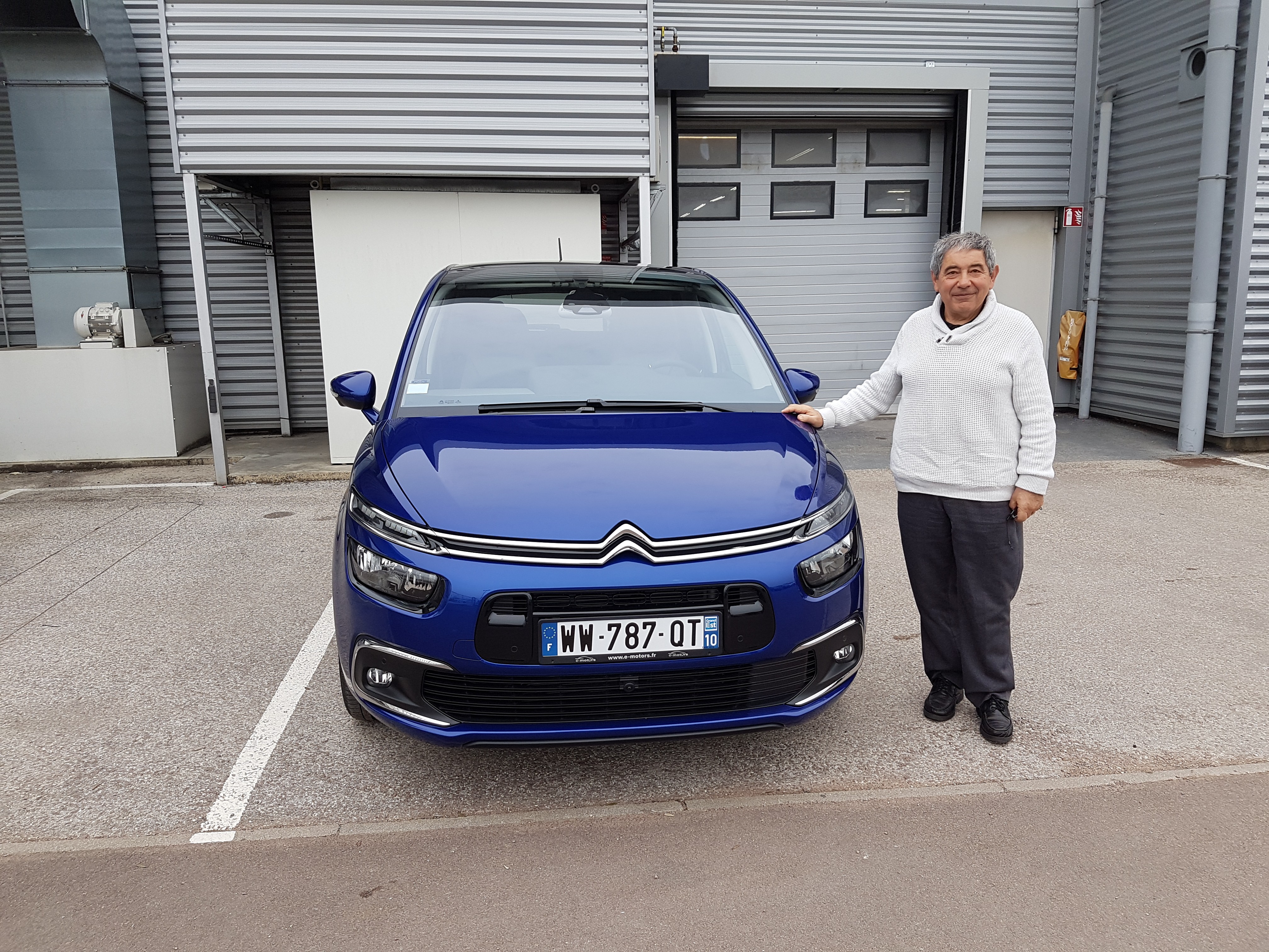 Avis-mandataire-auto-Emotors-Citroen-C4-picasso-Shine-bluehdi-120-s-s-eat6.