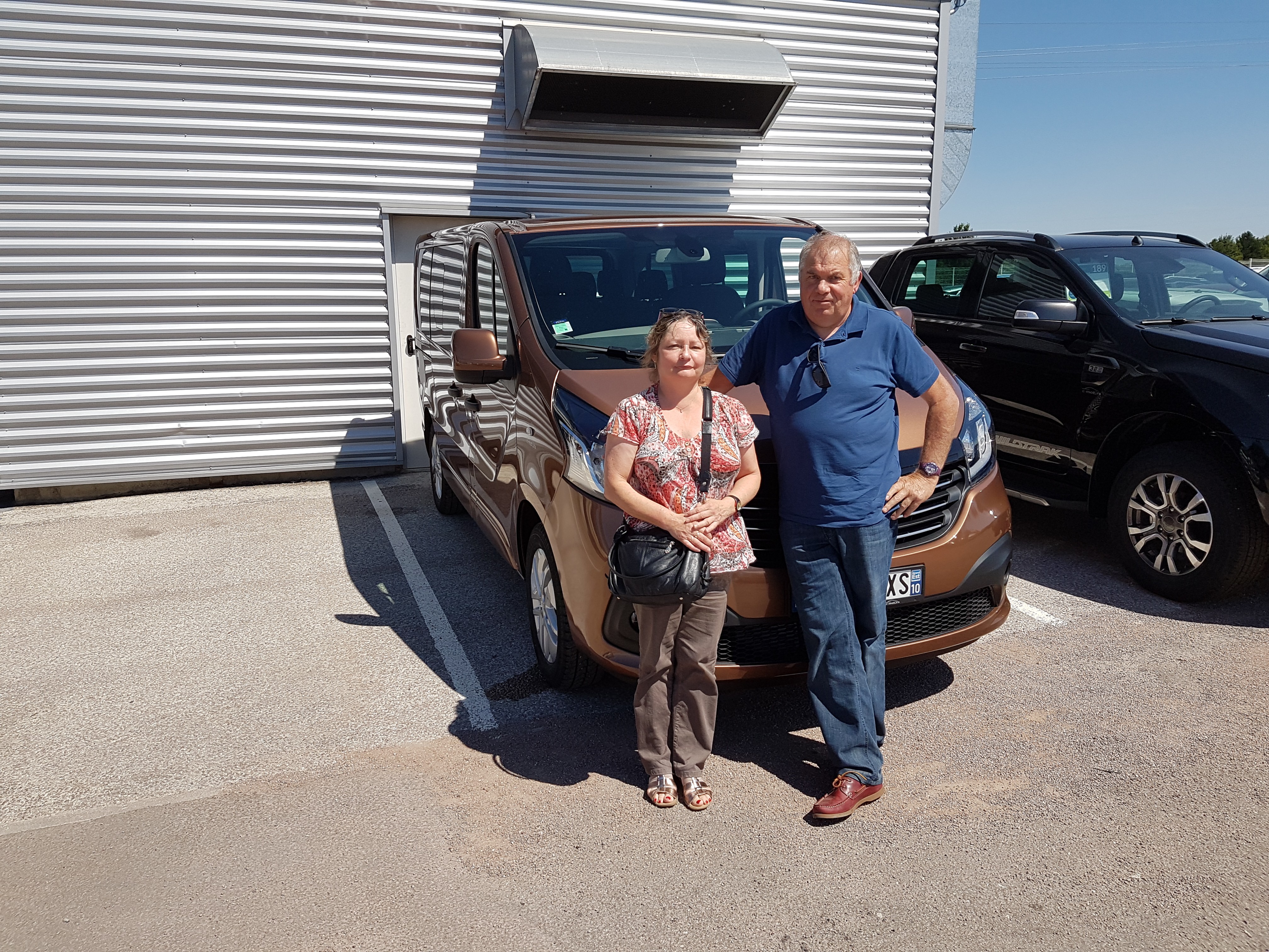 Avis-mandataire-auto-Emotors-Renault-Trafic-combi-Grand-intens-dci-125-energy-8places-plus-portes-180.