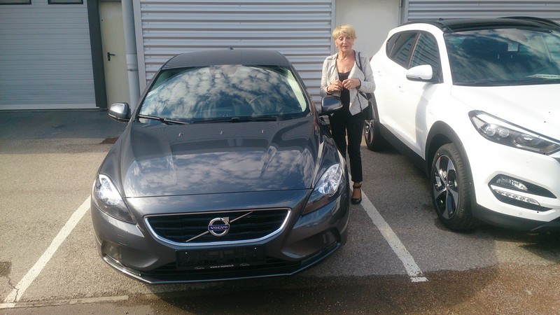 Avis-mandataire-auto-Emotors--Volvo-v40-momentum-d2-115-automatique-plus-cam-ra-.